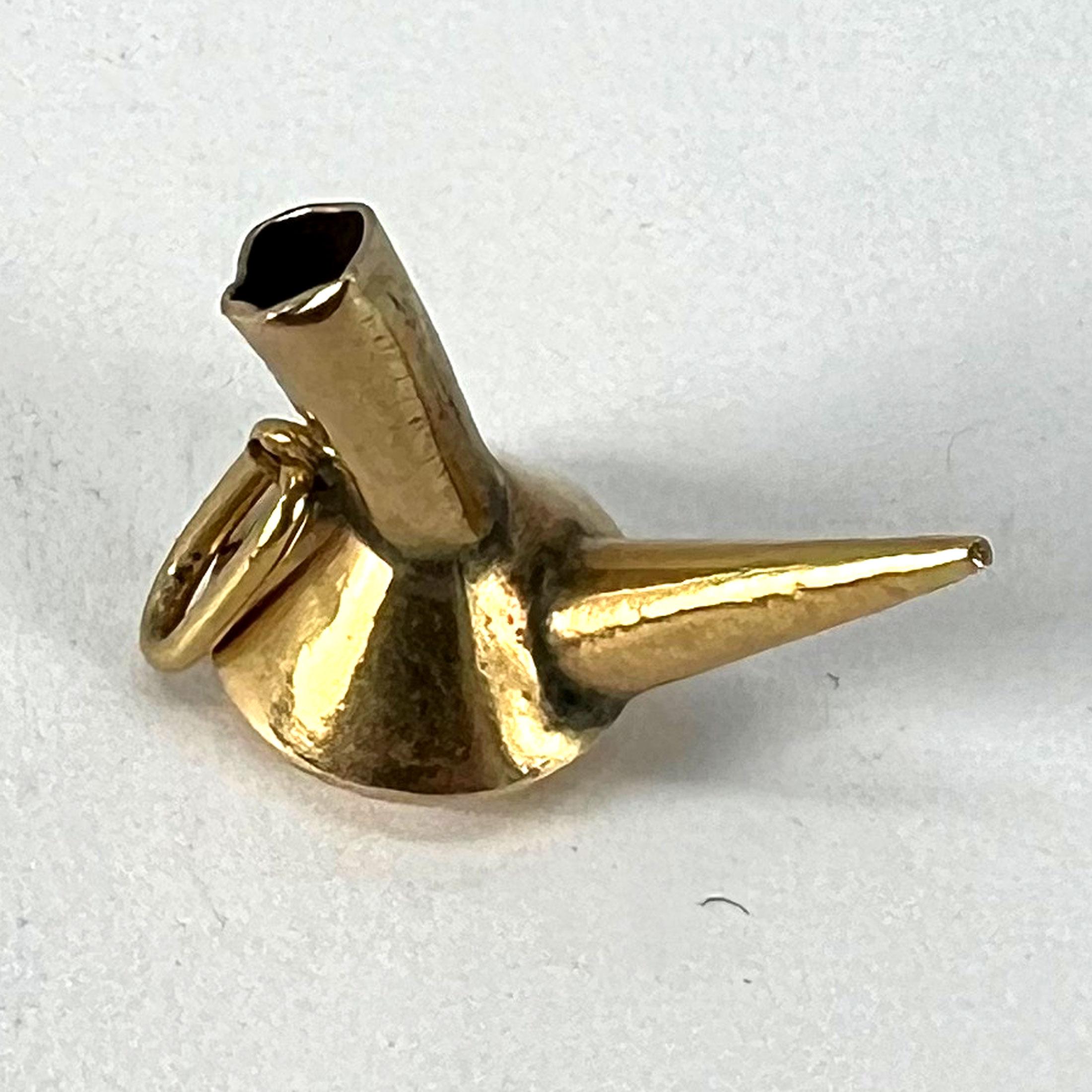 Ciondolo Charm d'epoca in oro giallo 18 carati con porron spagnolo in vendita 8