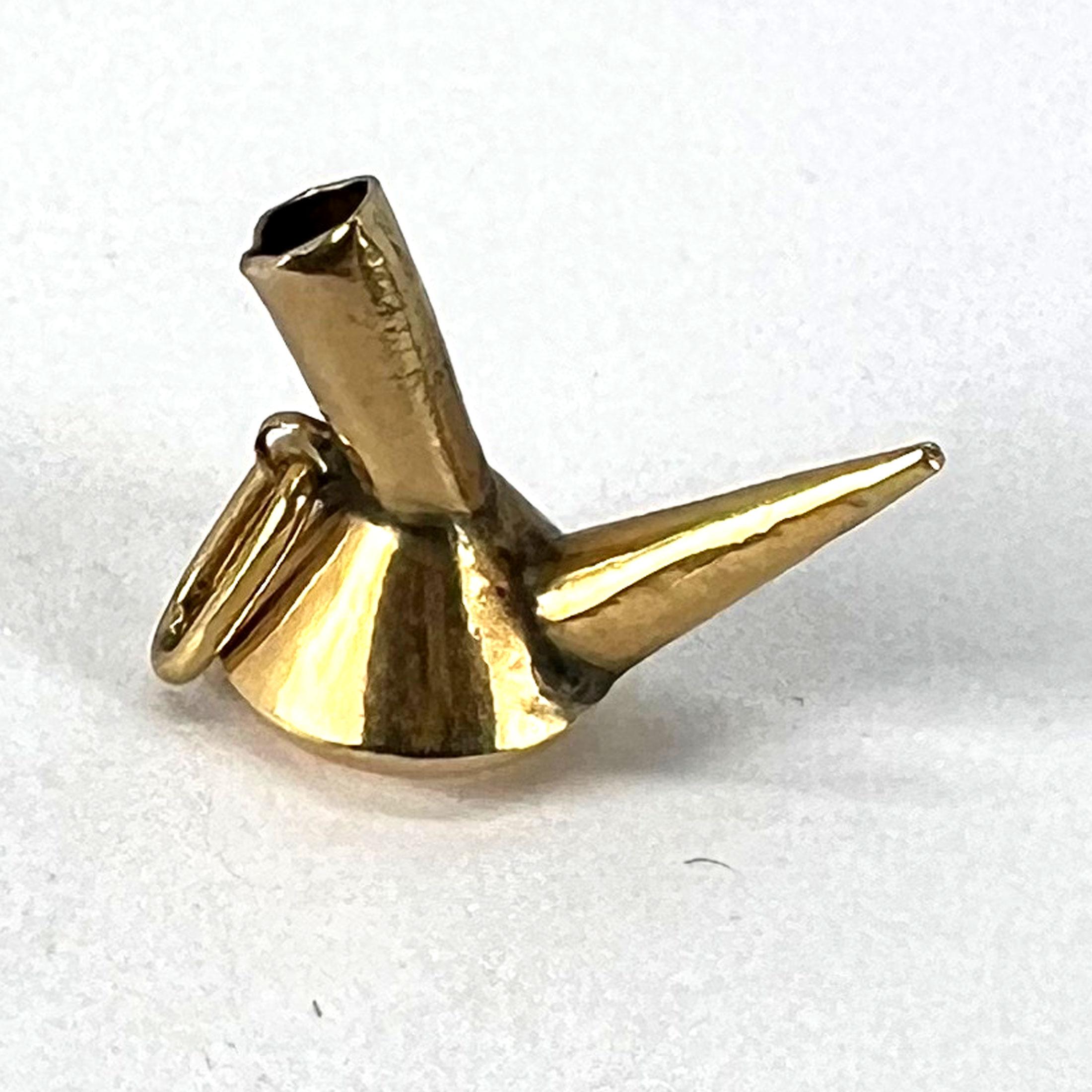 Ciondolo Charm d'epoca in oro giallo 18 carati con porron spagnolo in vendita 9