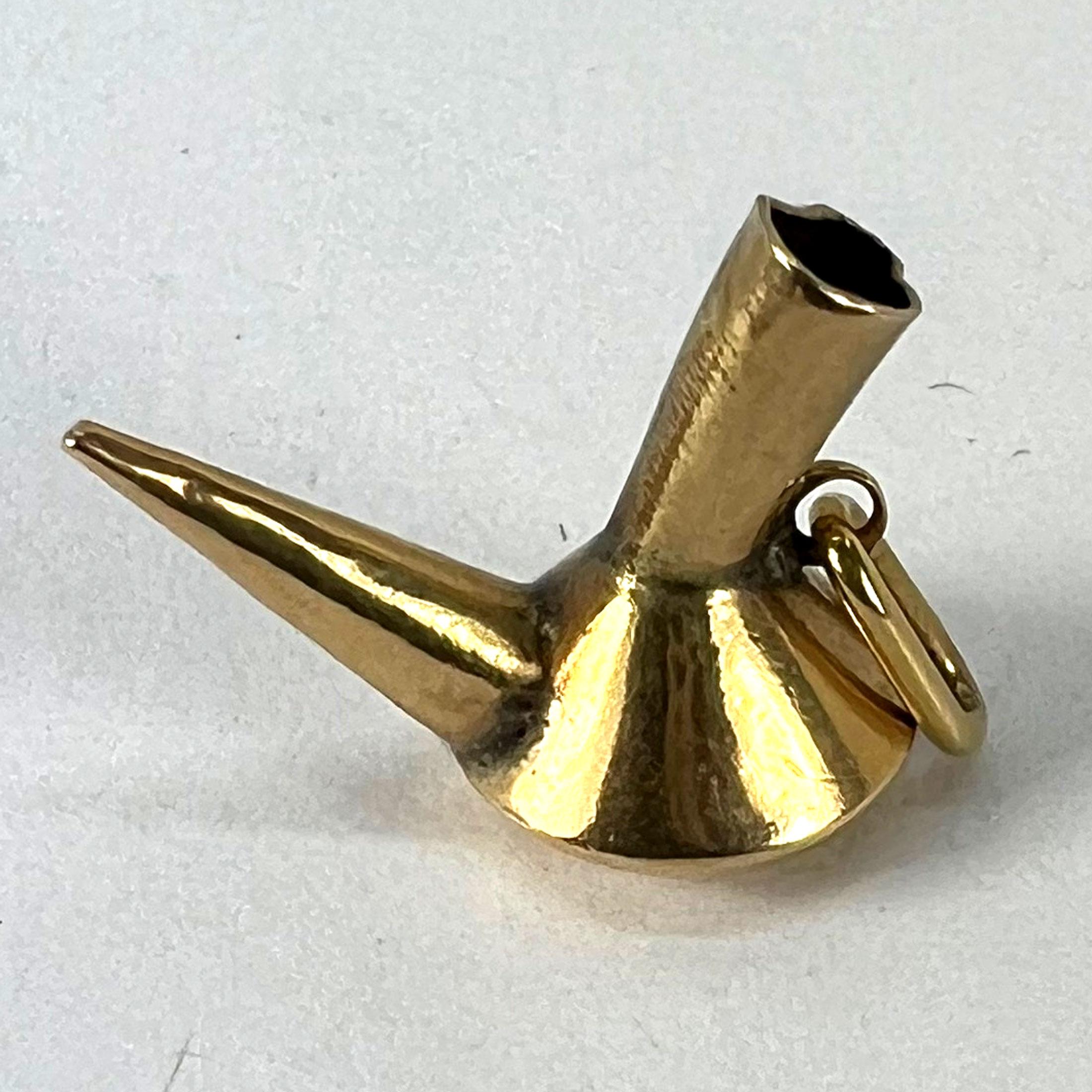 Ciondolo Charm d'epoca in oro giallo 18 carati con porron spagnolo in vendita 10
