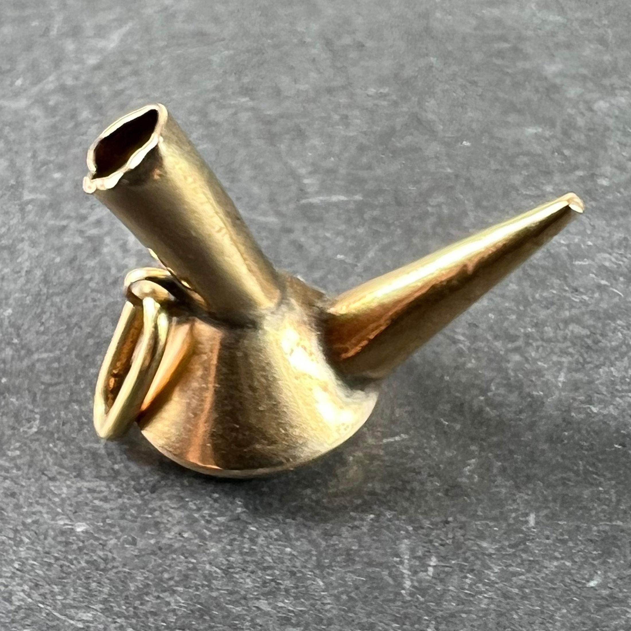 Ciondolo Charm d'epoca in oro giallo 18 carati con porron spagnolo In condizioni buone in vendita a London, GB