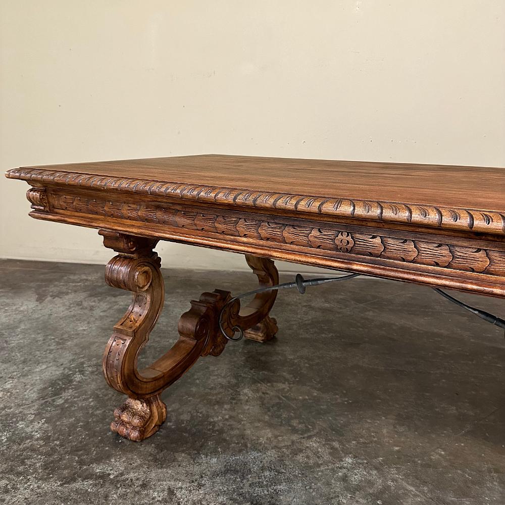 Table à manger espagnole vintage de la Renaissance en vente 5