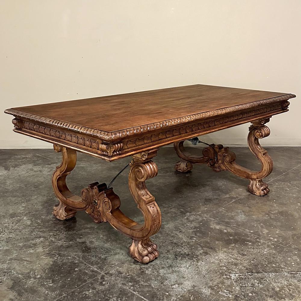 Fait main Table à manger espagnole vintage de la Renaissance en vente