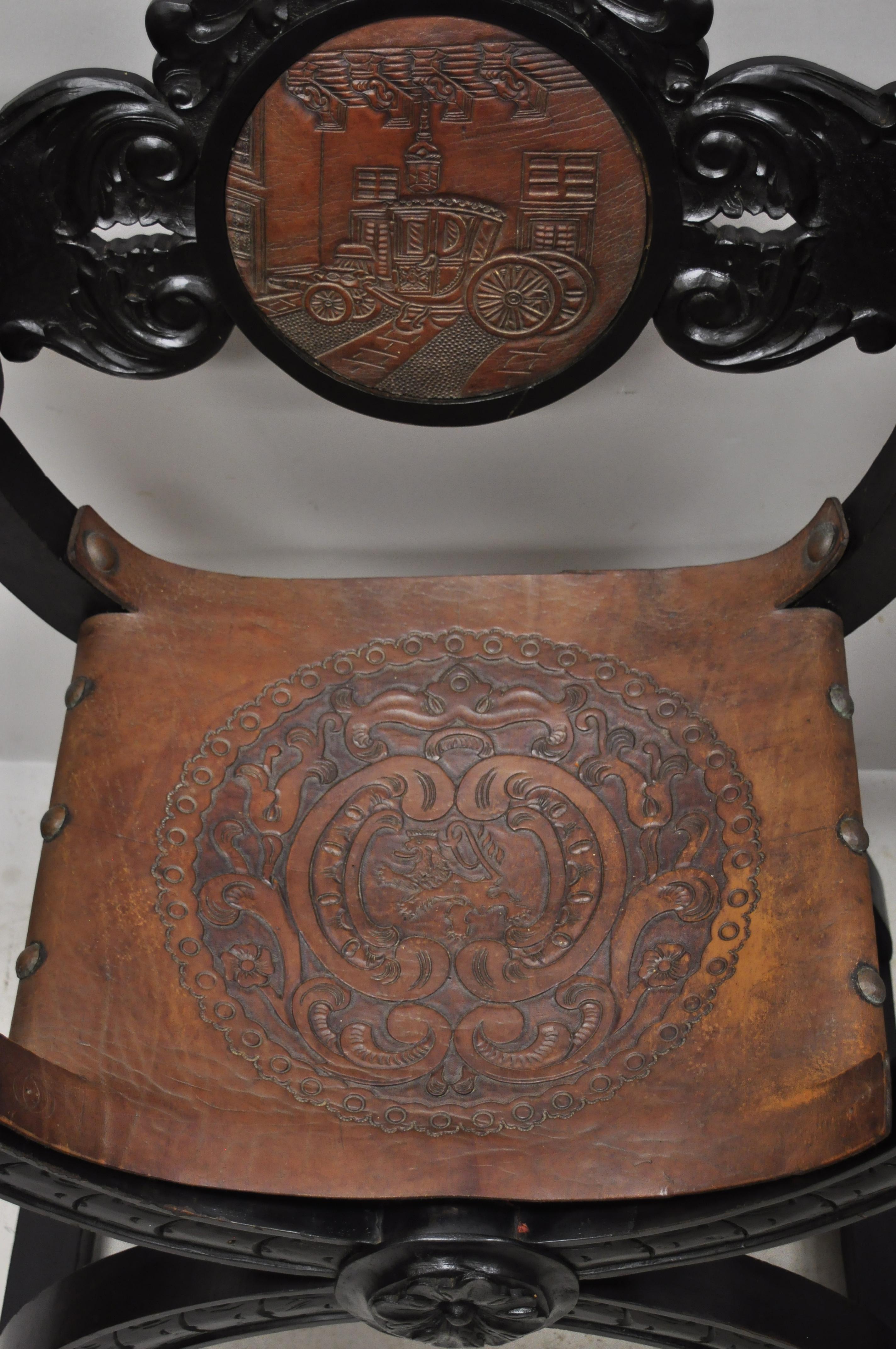 Cuir Paire de fauteuils trônes Savonarola vintage de la Renaissance espagnole en cuir sculpté en forme de lion