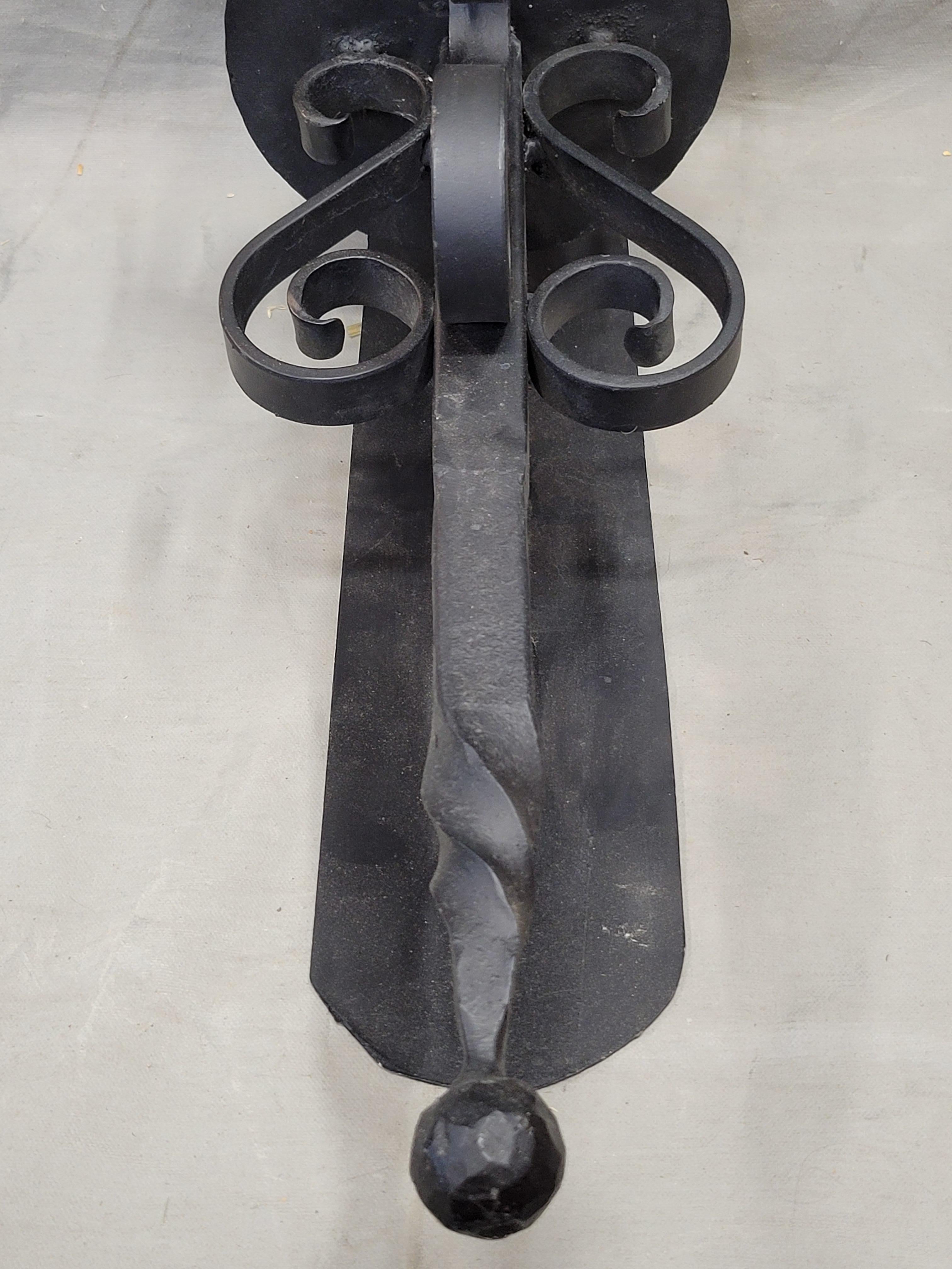 Vintage Spanish Revival Schwarz Eisen verdrahtet Wandleuchten - ein Paar im Angebot 4