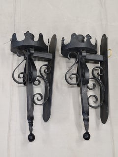 Par de apliques de hierro negro de la época del Renacimiento Español