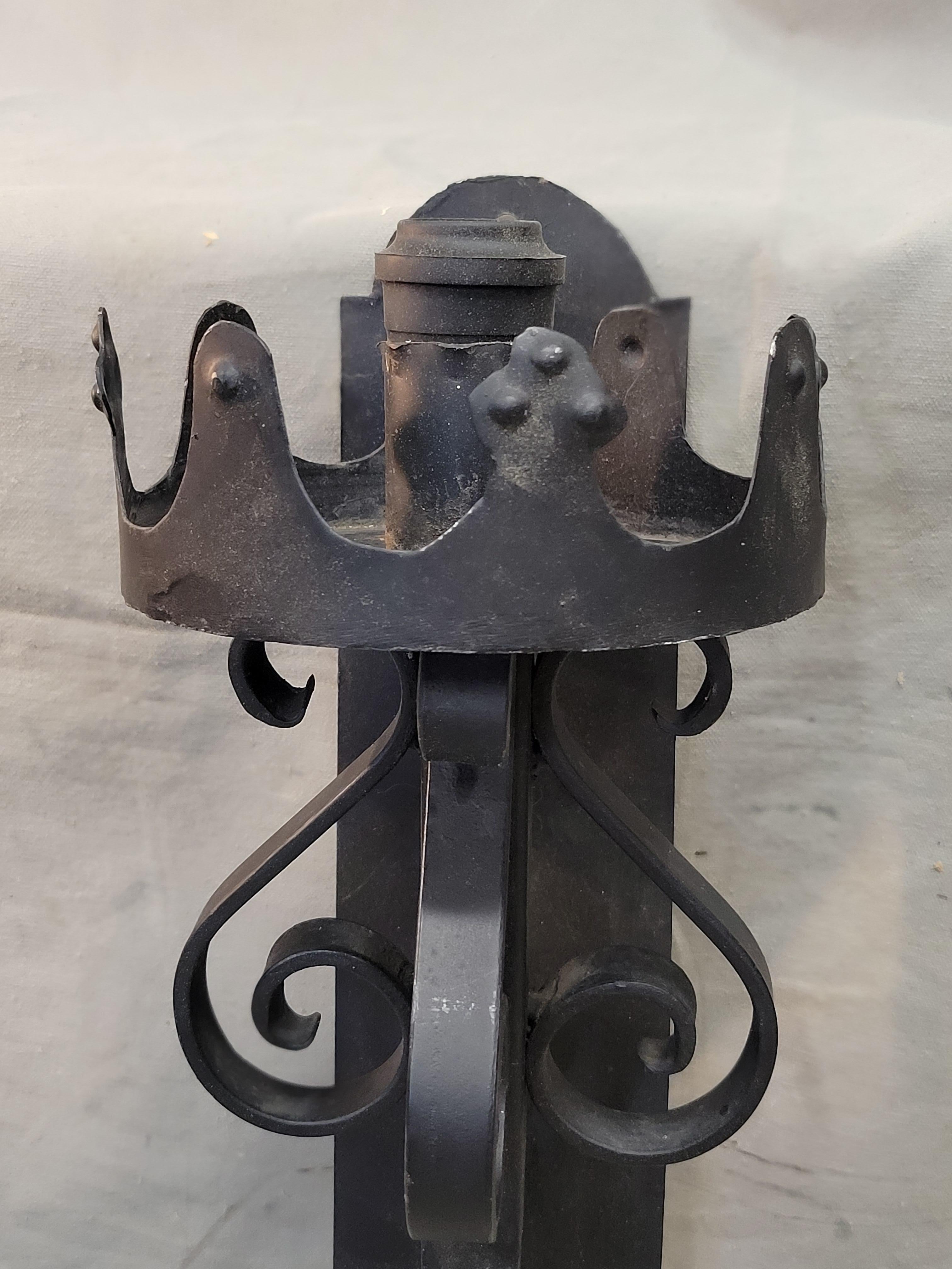 Vintage Spanish Revival Schwarz Eisen verdrahtet Wandleuchten - ein Paar (Handgefertigt) im Angebot