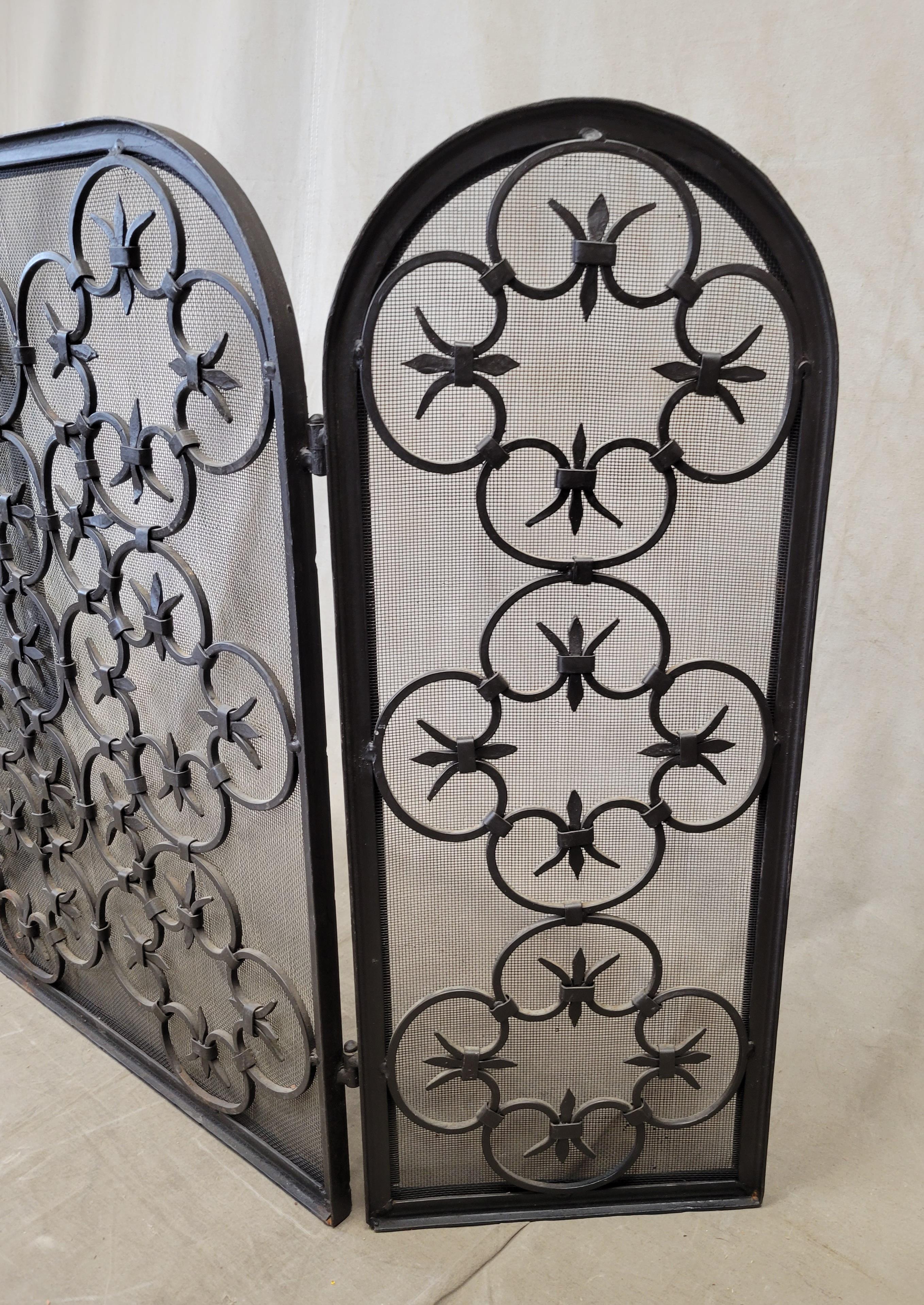 Vintage Spanish Revival Iron Three Panel Folding Fireplace Screen In Good Condition For Sale In Centennial, CO