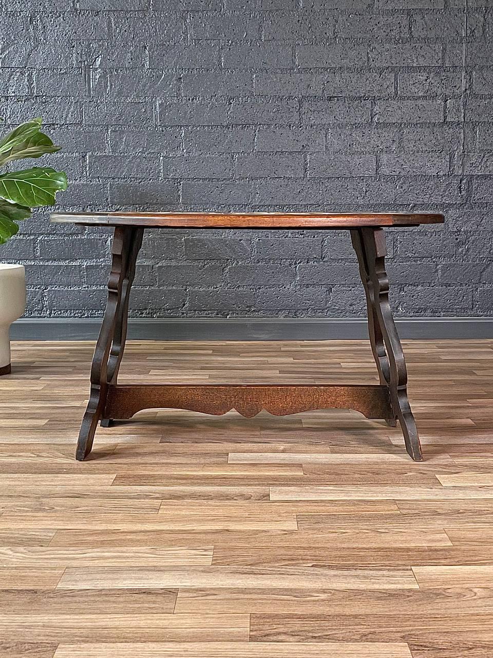Vintage Spanish Revival Eiche & Kachel Couchtisch im Angebot 1