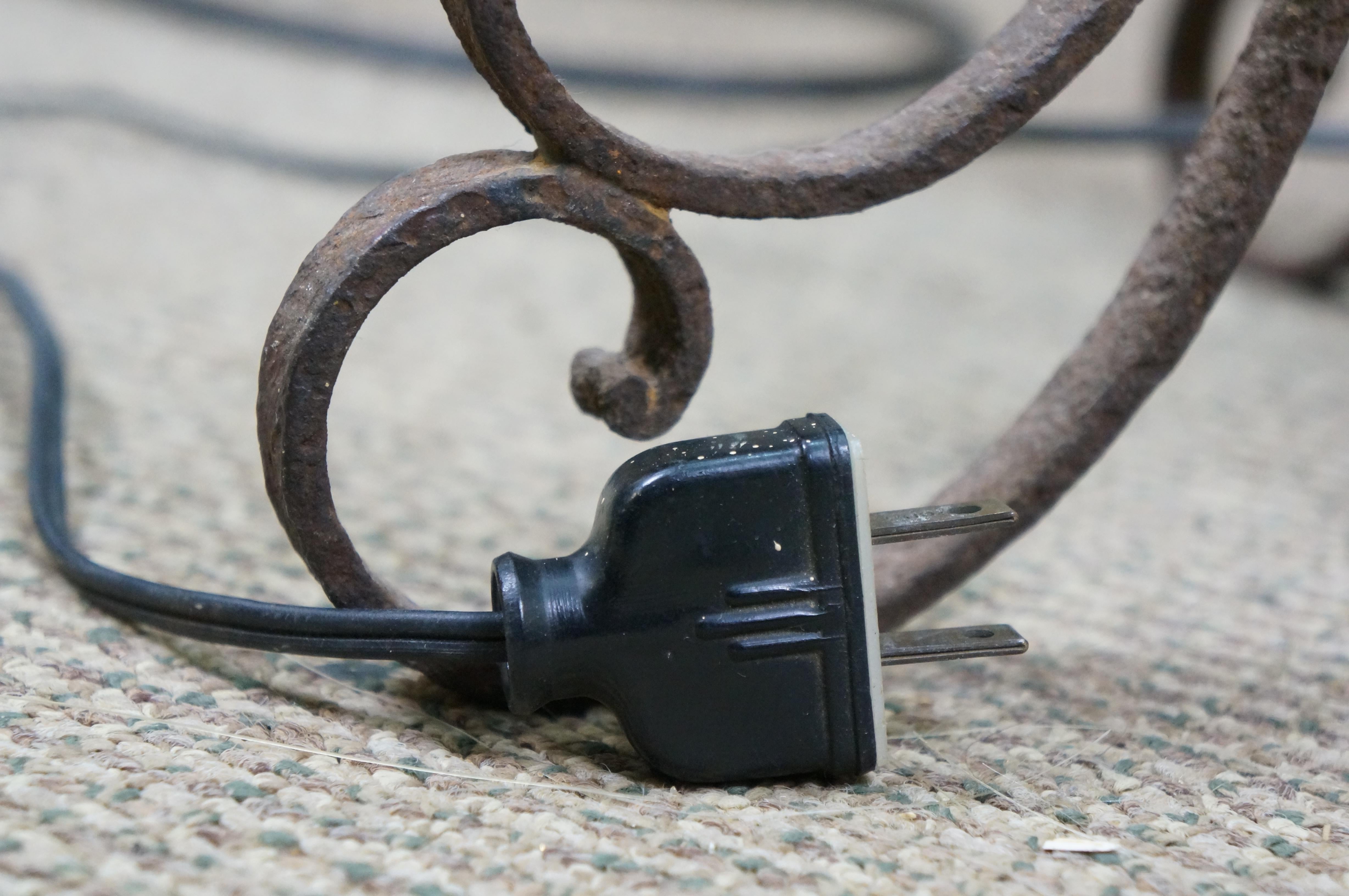 Vintage Spanish Revival Zwei Licht Scrolled Schmiedeeisen Stehlampe 62