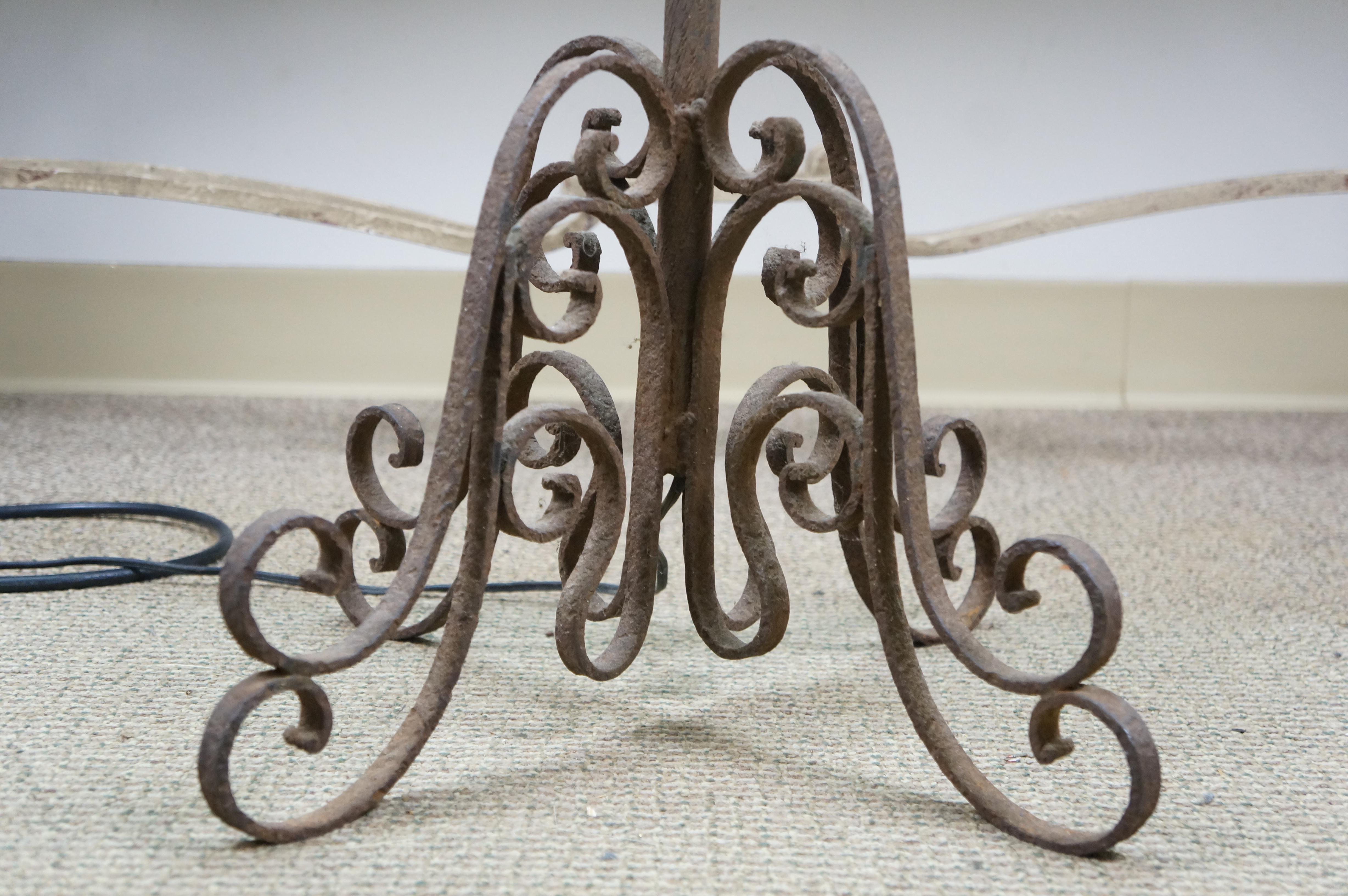 Vintage Spanish Revival Zwei Licht Scrolled Schmiedeeisen Stehlampe 62