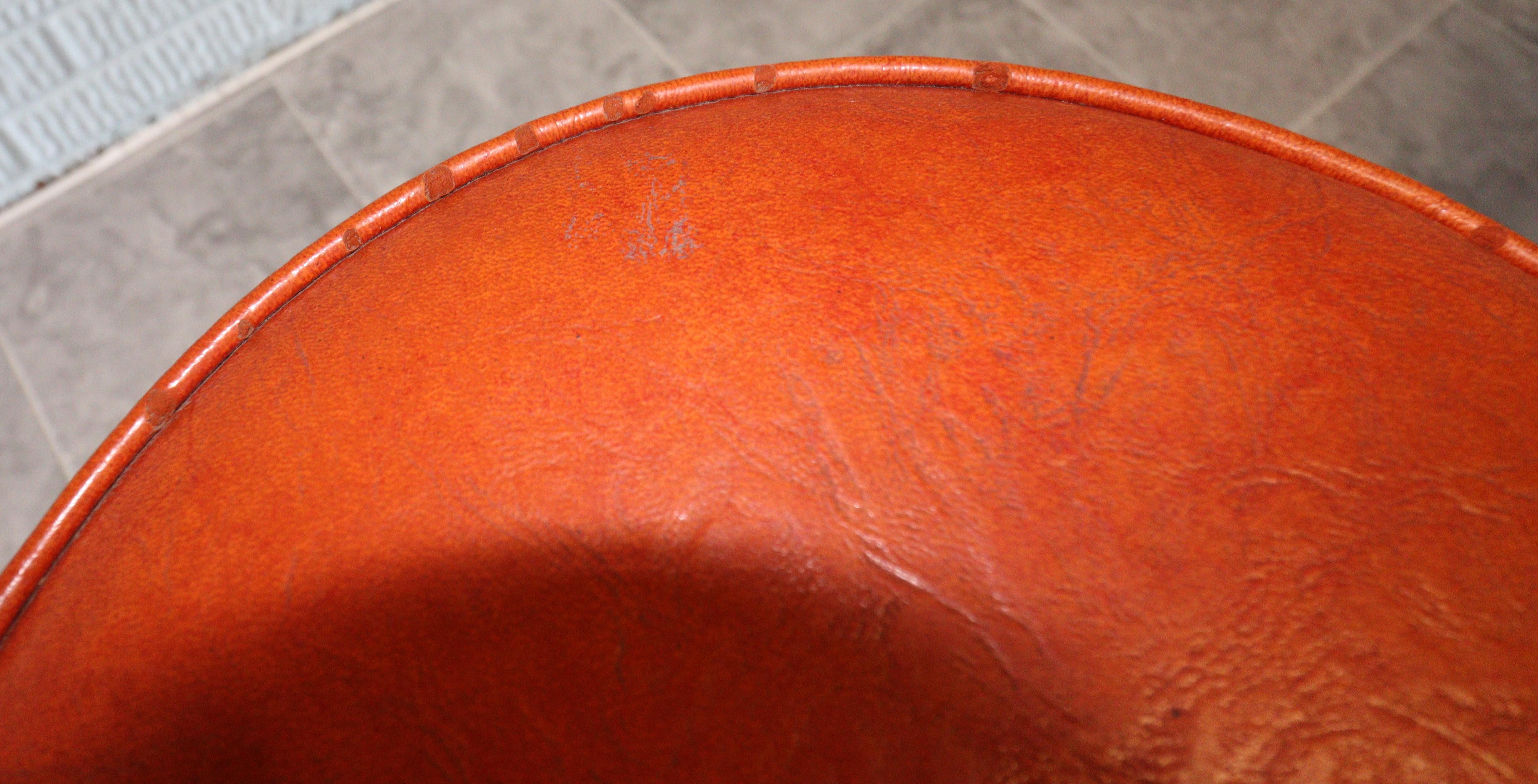 20th Century Vintage Spanish Revival Wrought Iron Swivel Bar Stool Set-Burnt Orange Vinyl For Sale