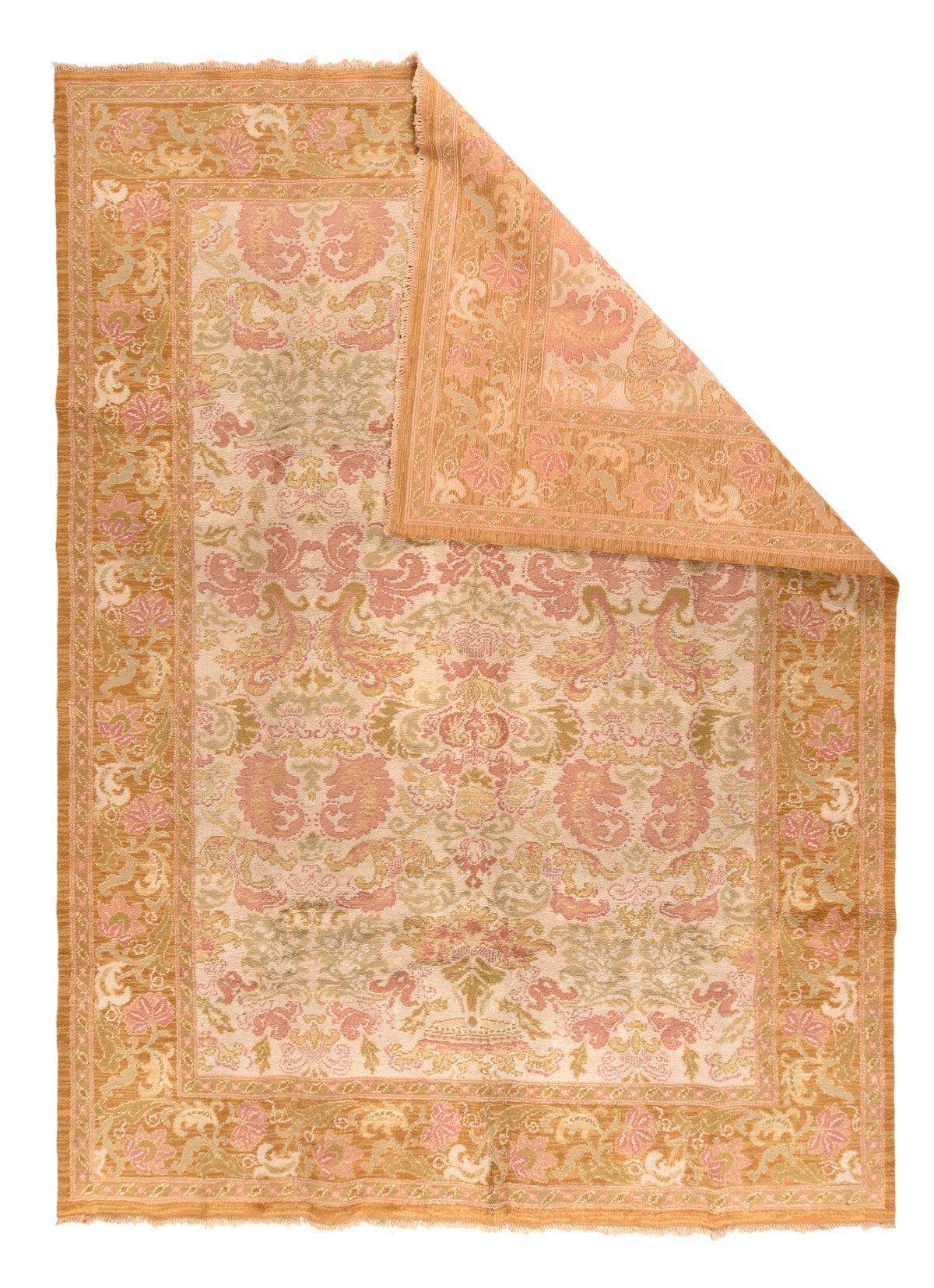 Alfombra española vintage 8'2'' x 11'2''. El campo de paja arenosa presenta un elaborado dibujo textil en toda su superficie de hojas rizadas y lobuladas parecidas a botes, aroides frondosos, platos en forma de corona y motivos vegetales que fluyen