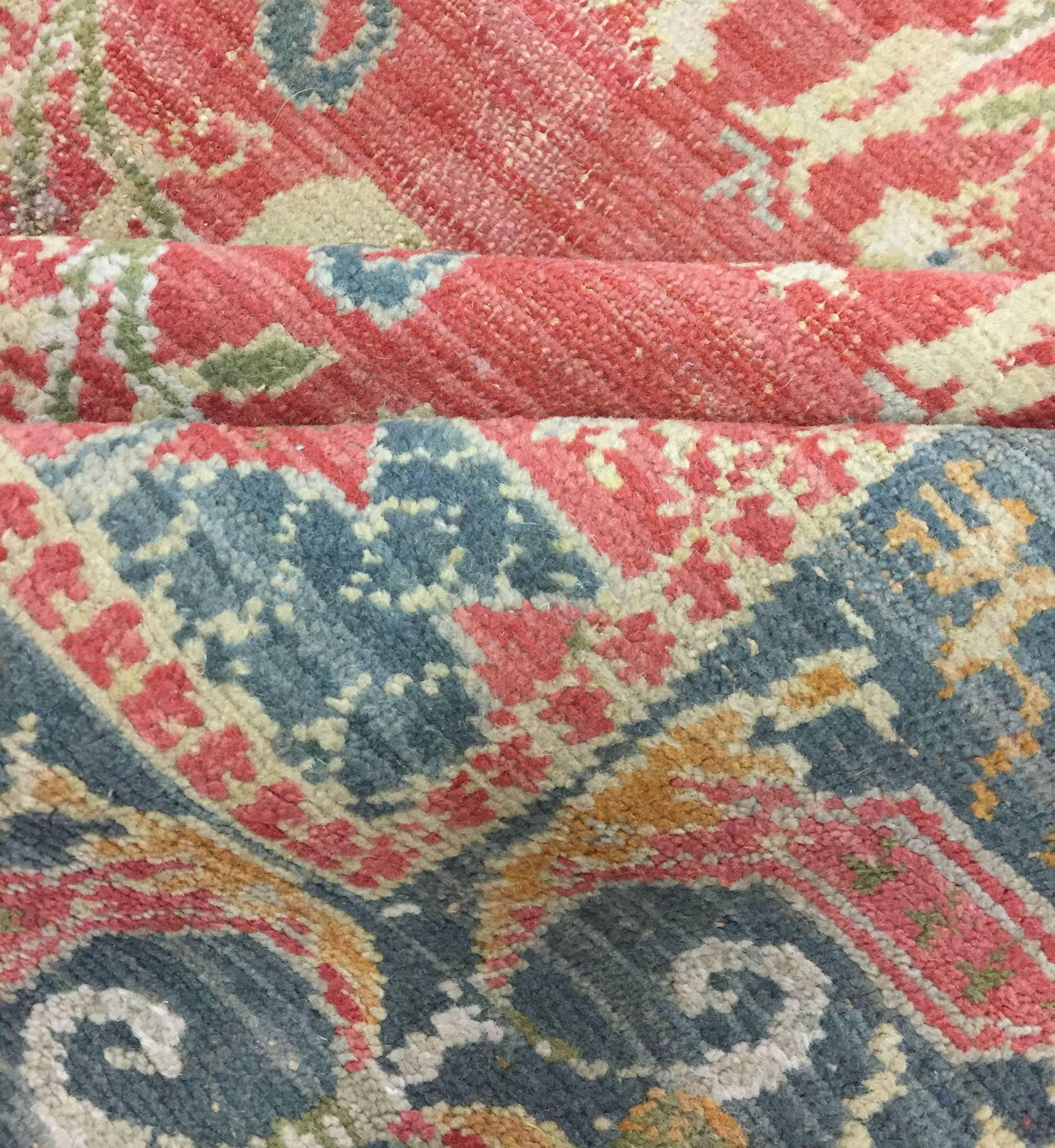 Vintage Spanisch Teppich, um 1940 5' x 7'4. Man denkt nicht an Spanien und Teppiche, aber das Weben ist seit Hunderten von Jahren ein Teil der spanischen Kultur, die bis in die Zeit zurückreicht, als Spanien Teil der islamischen Welt war. Dieser