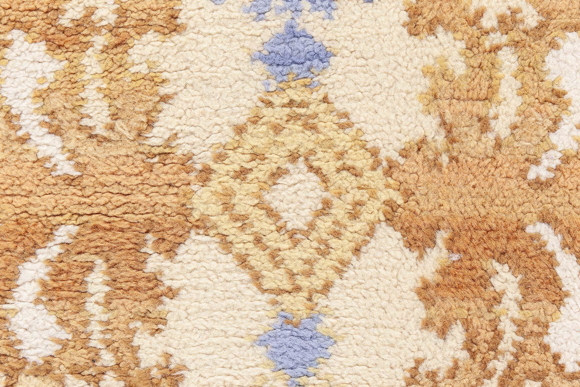 Tapis espagnol vintage Doris Leslie Blau
Taille : 342 × 353 cm (11'3