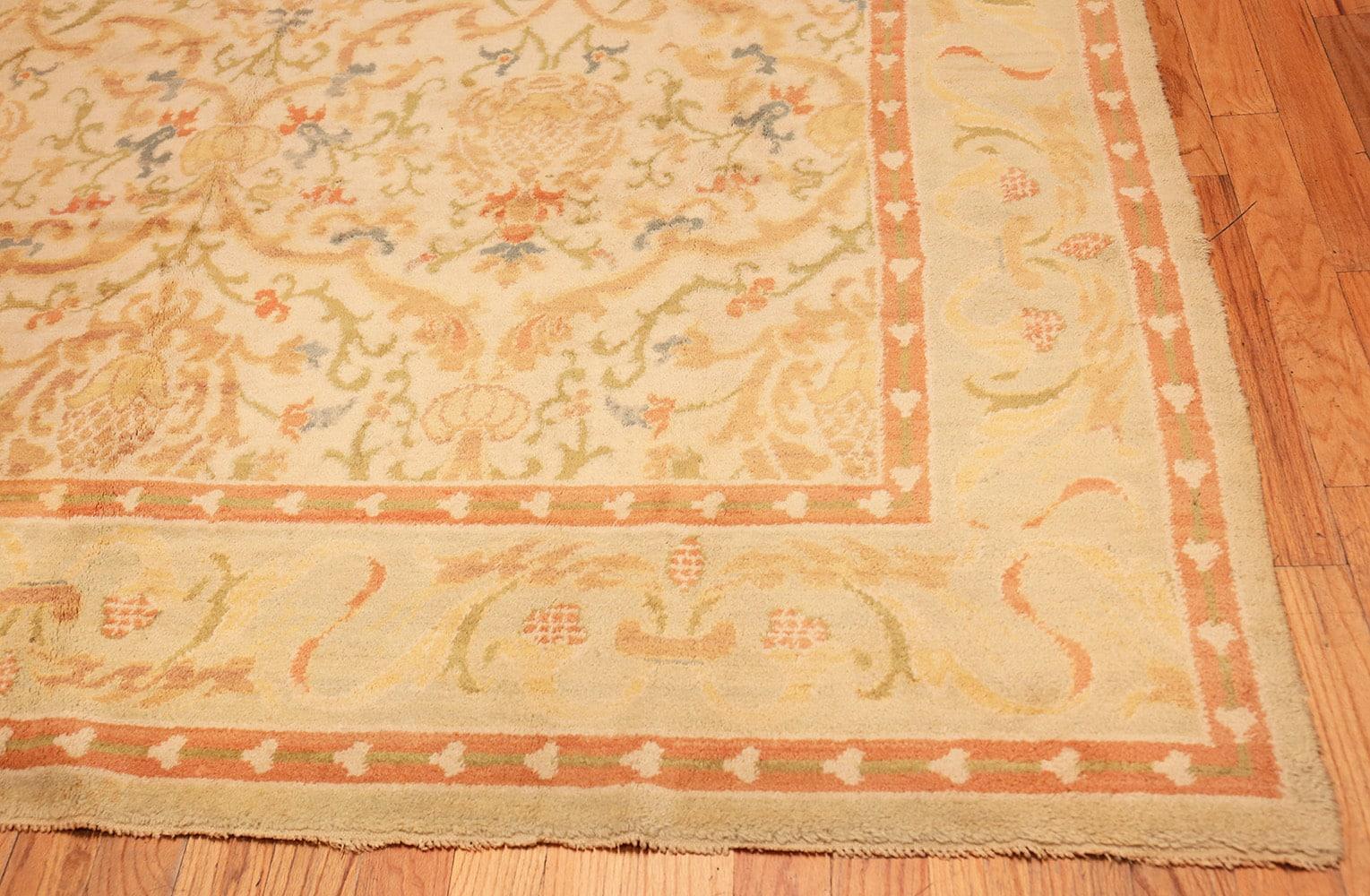 Spanischer Teppich im Vintage-Stil. Größe: 8 Fuß x 9 Fuß 3 Zoll  (Art nouveau) im Angebot
