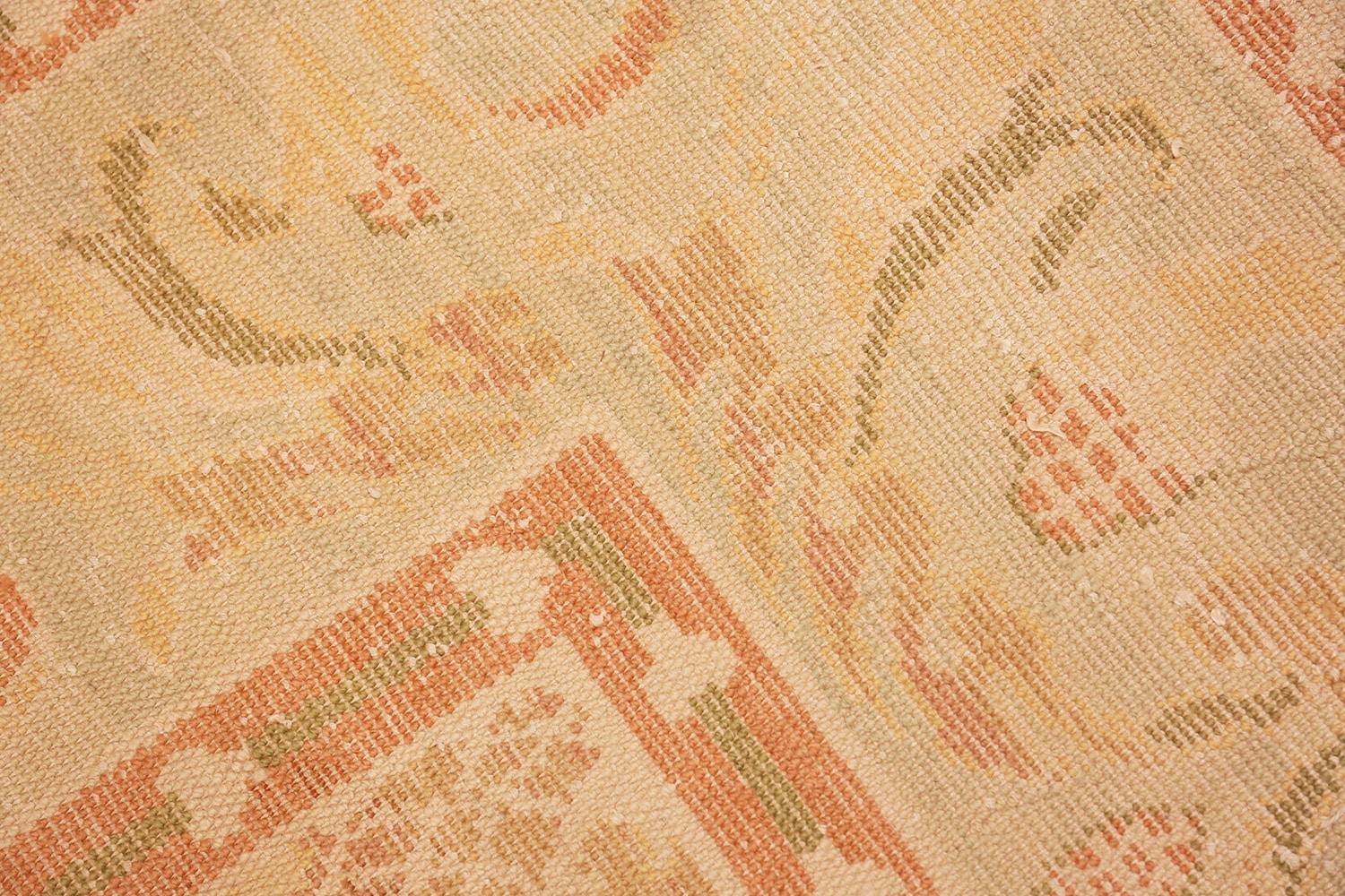 20th Century Vintage Spanish Rug. Size: 8 ft x 9 ft 3 in For Sale