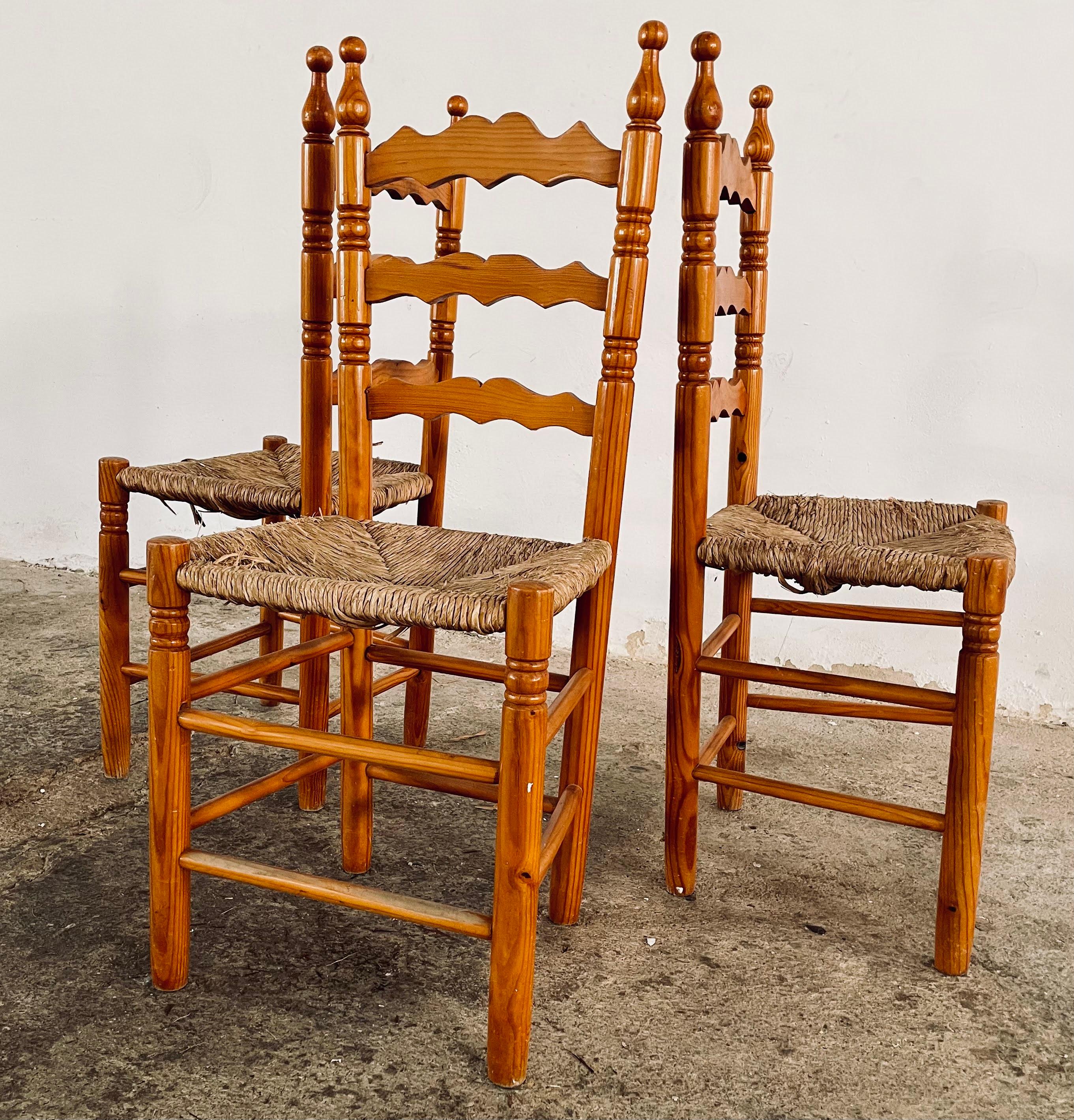 Vintage Spanish Rush Seat Chair, Wicker and turned wood Castillian Chair For Sale 4