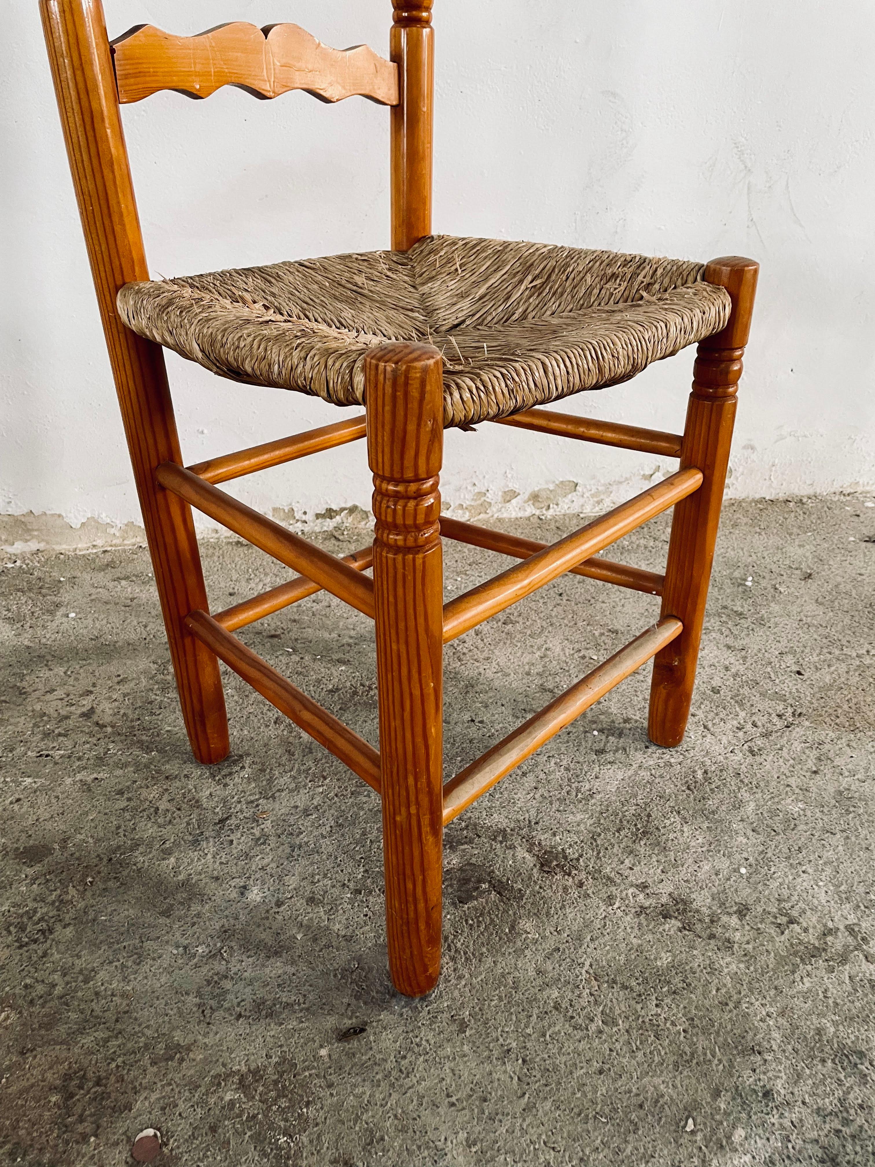 Vintage Spanish Rush Seat Chair, Wicker and turned wood Castillian Chair For Sale 1