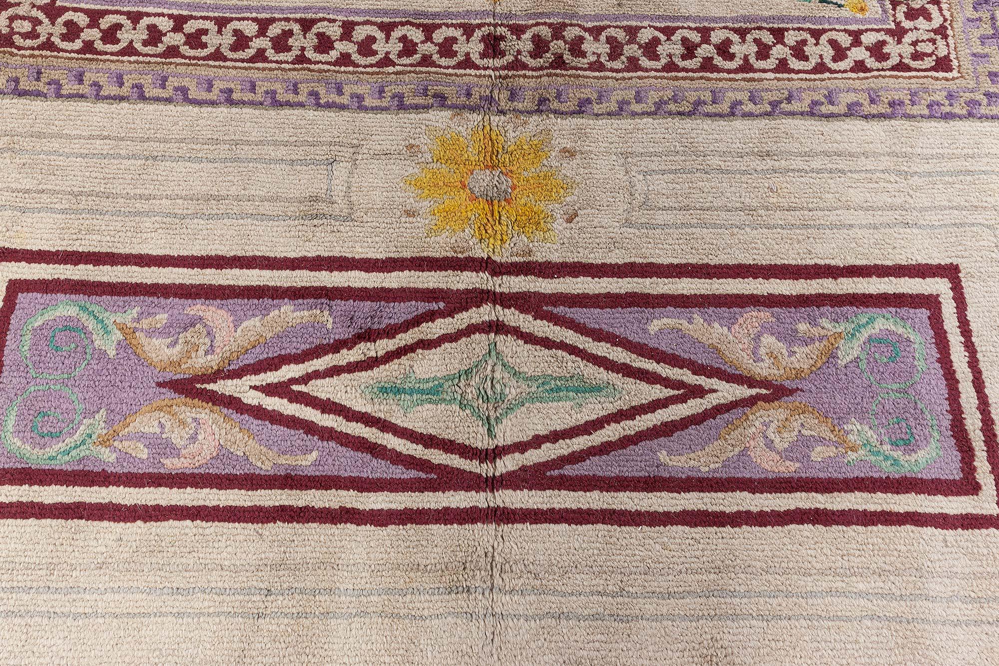 Tappeto vintage spagnolo Savonnerie botanico in lana fatto a mano (dimensioni adeguate).
Dimensioni: 13'5