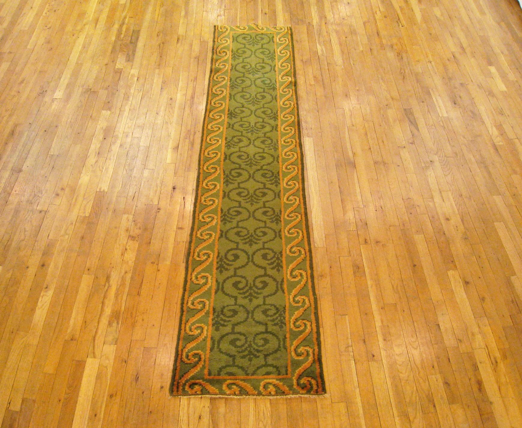 Ein Jahrgang Spanisch Savonnerie Teppich, in Läufer Größe, Größe 9'8