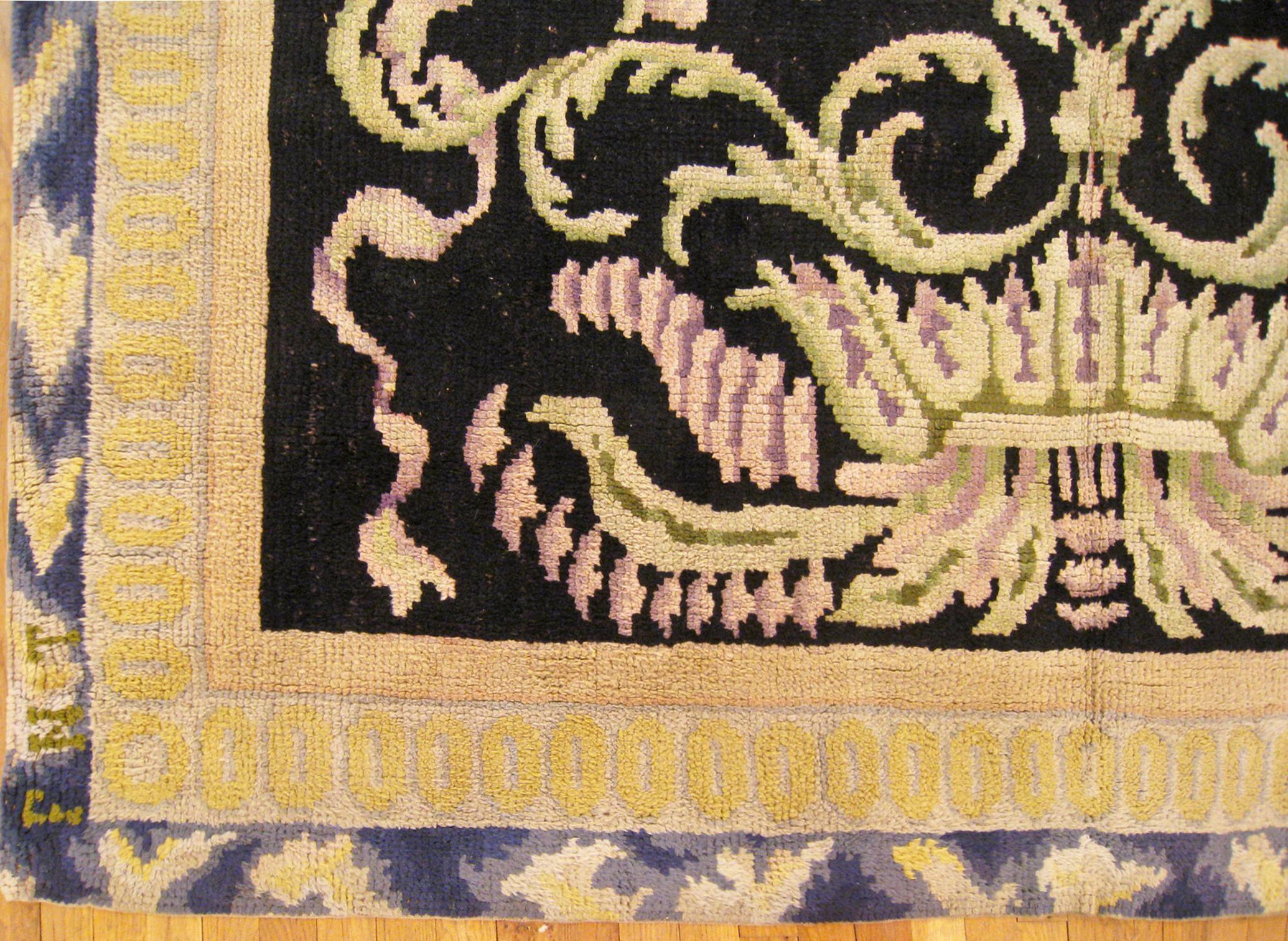 Spanischer Savonnerie-Teppich in Zimmergröße, mit zentralem Medaillon im Zustand „Gut“ im Angebot in New York, NY
