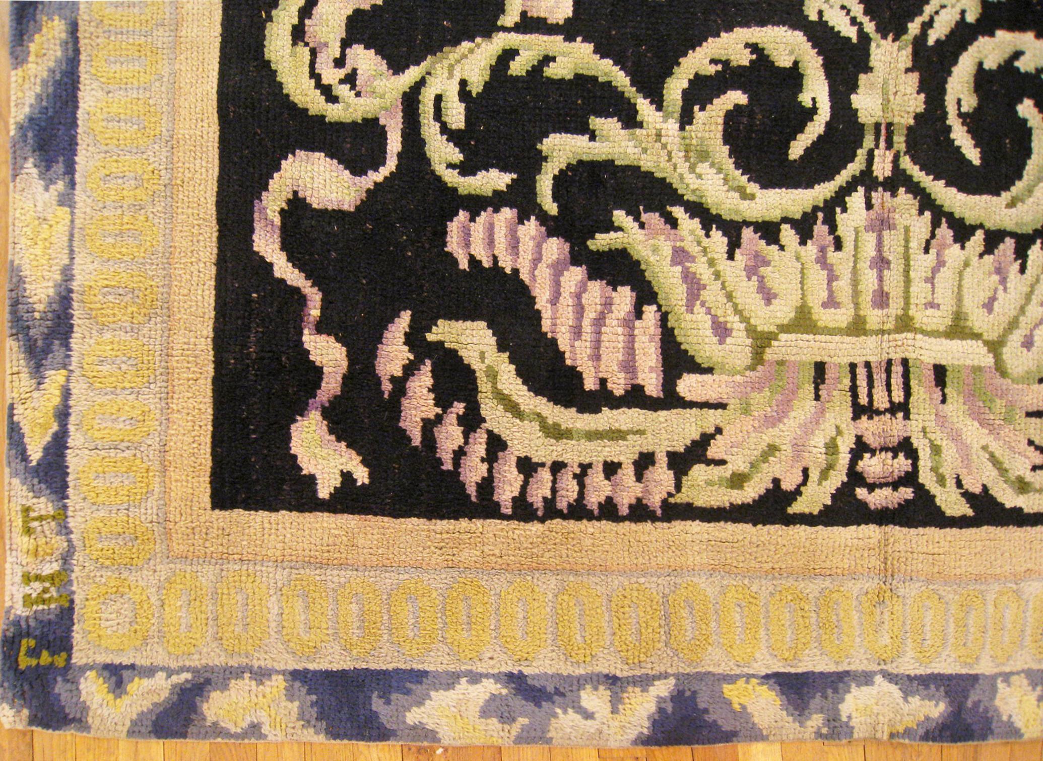 Vintage Spanish Savonnerie Rug, in Room Size, W/ Central Medallion In Good Condition For Sale In New York, NY