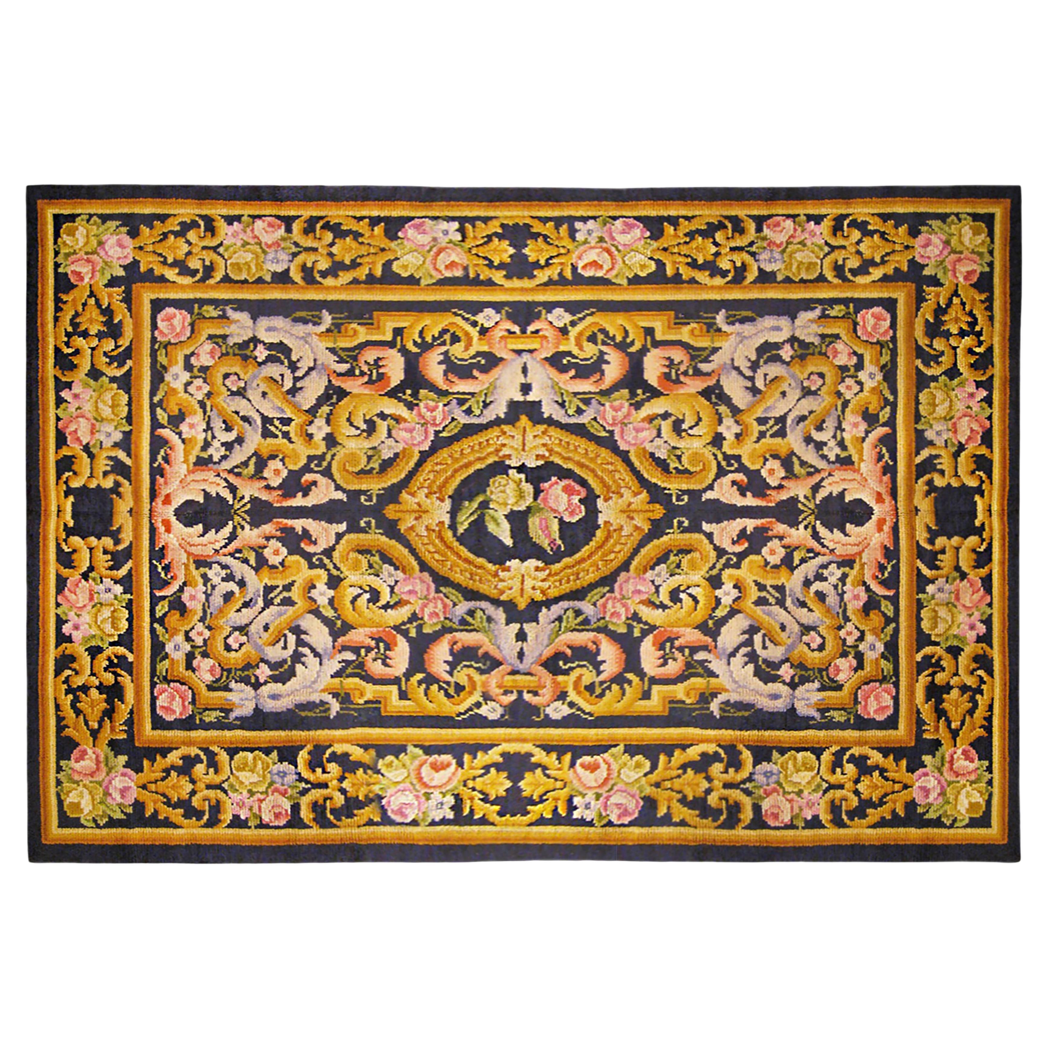 Tapis vintage de la Savonnerie espagnole, taille de pièce, avec médaillon central