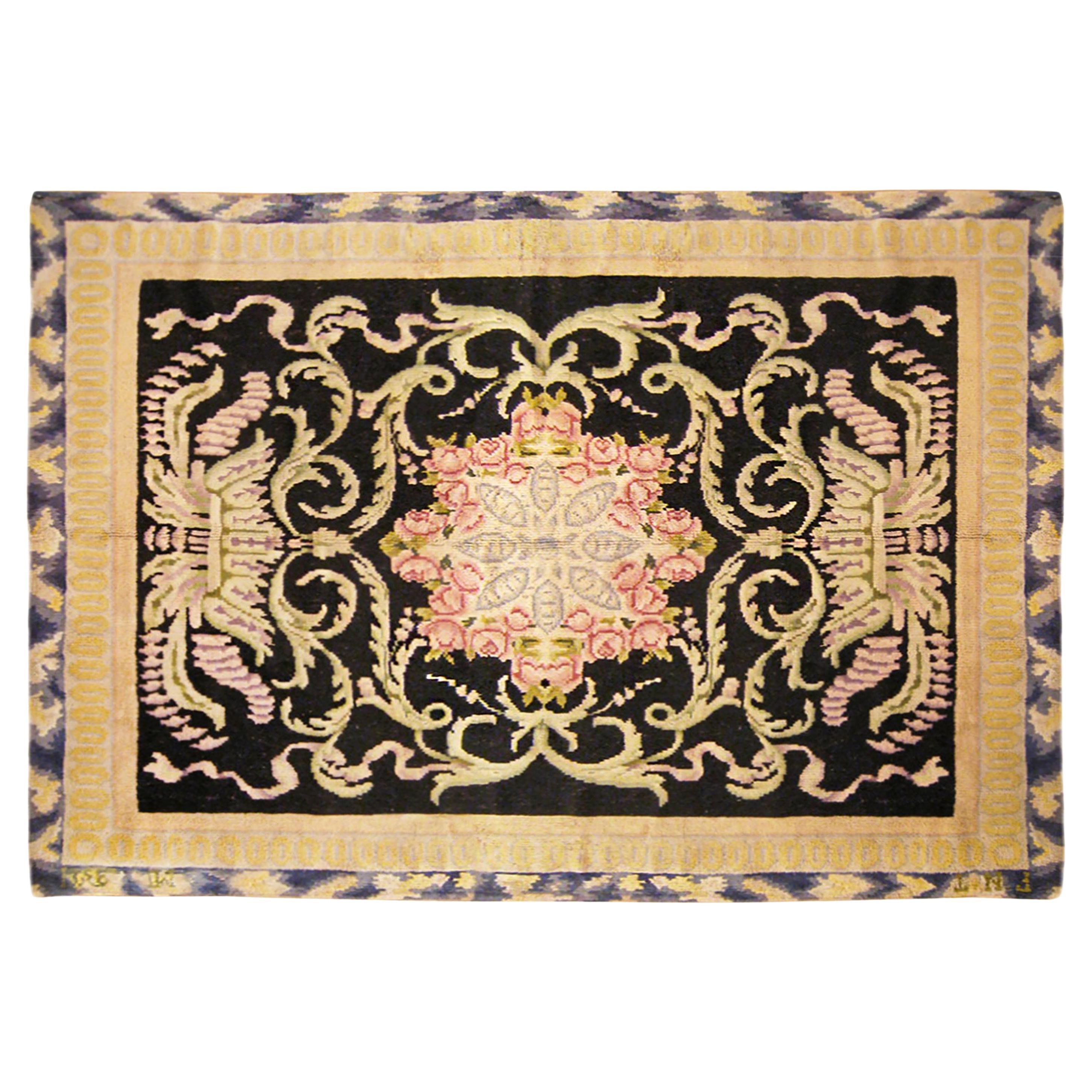 Tapis vintage de la Savonnerie espagnole, taille de pièce, avec médaillon central