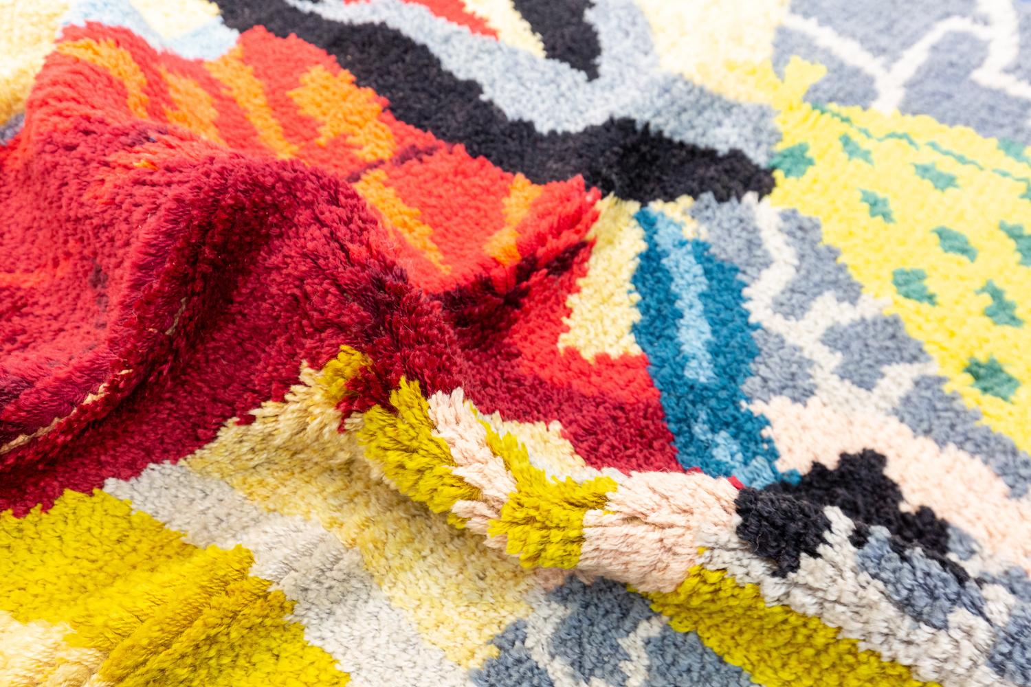 This is a vintage Spanish rug woven in Spain during the mid-20th century circa 1950 -1970's and measures 183 x 132CM in size. This rug displays a male and female dancing the traditional Spanish Flamenco. another unique feature of this rug is that