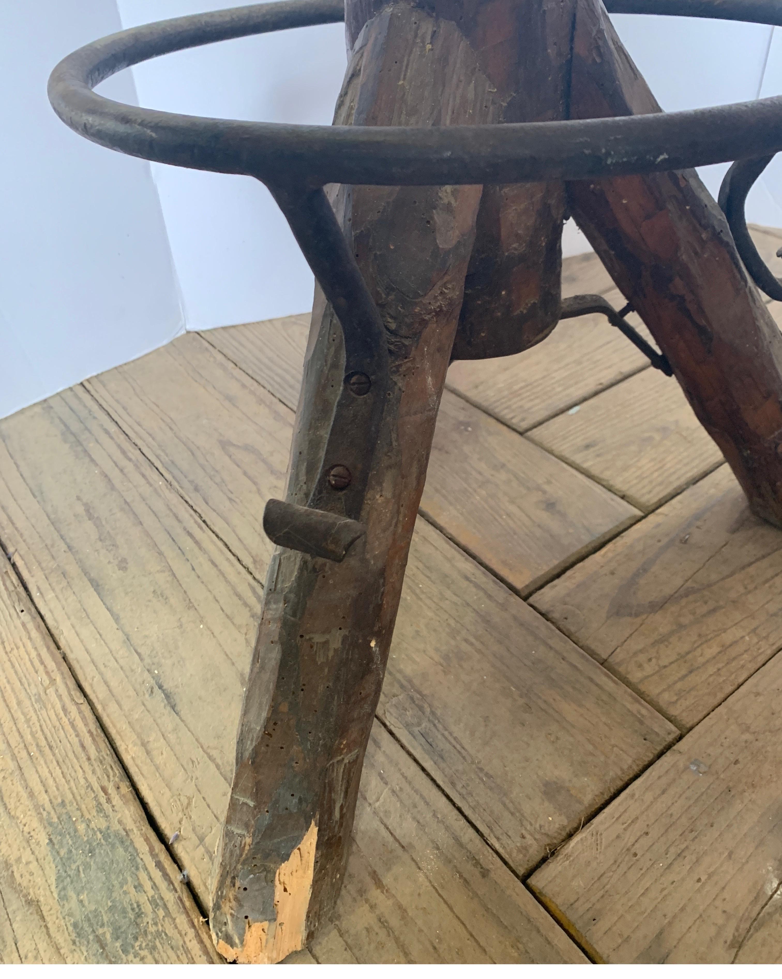 Spanische Stumpf-Barhocker mit Rindsleder-Sitzen:: Vintage im Zustand „Gut“ im Angebot in Houston, TX