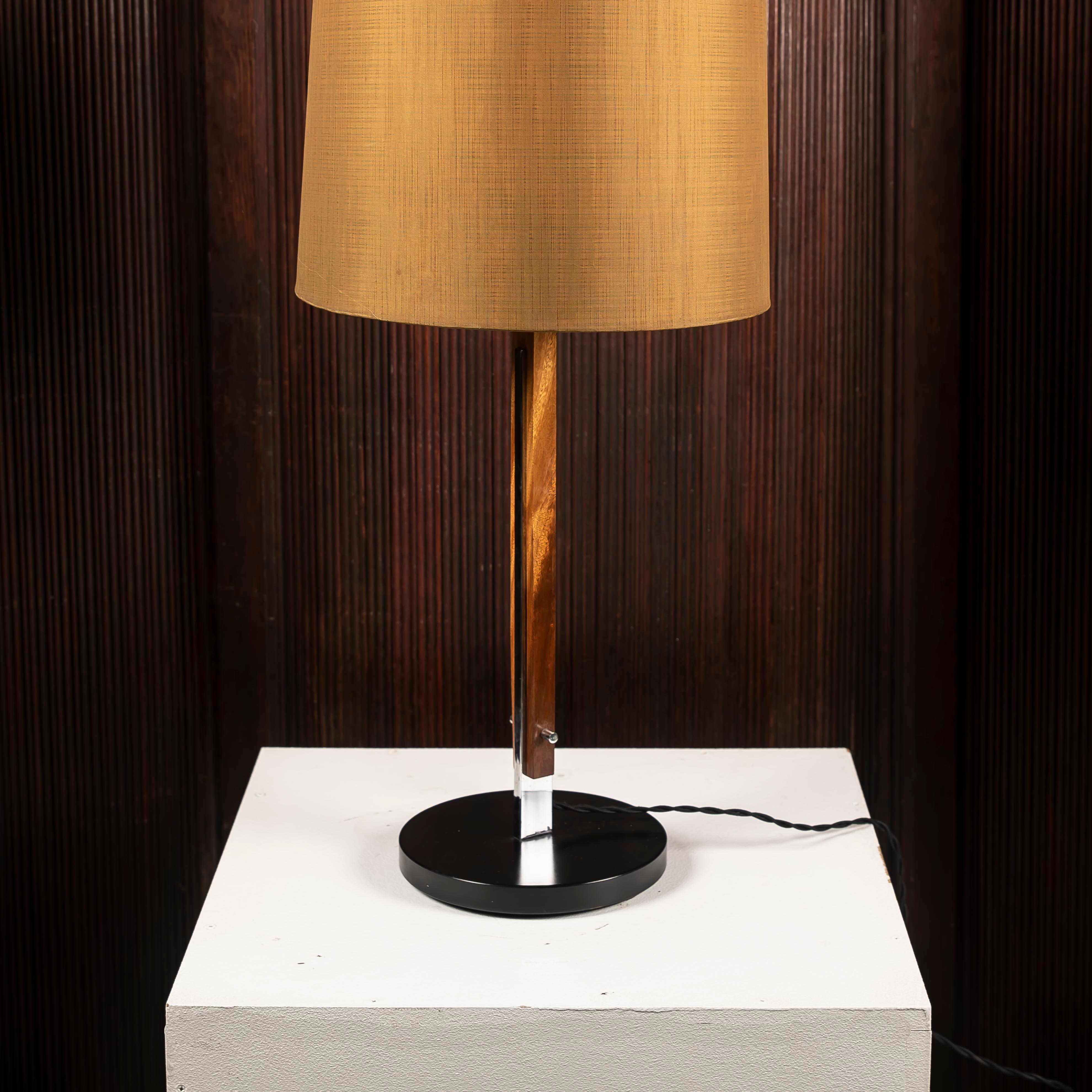 This Vintage Spanish Table Lamp is a must-have for anyone who appreciates timeless design, craftsmanship, and a touch of European elegance. Crafted with a striking combination of wood, chrome metal, and a black lacquered metal base, this lamp
