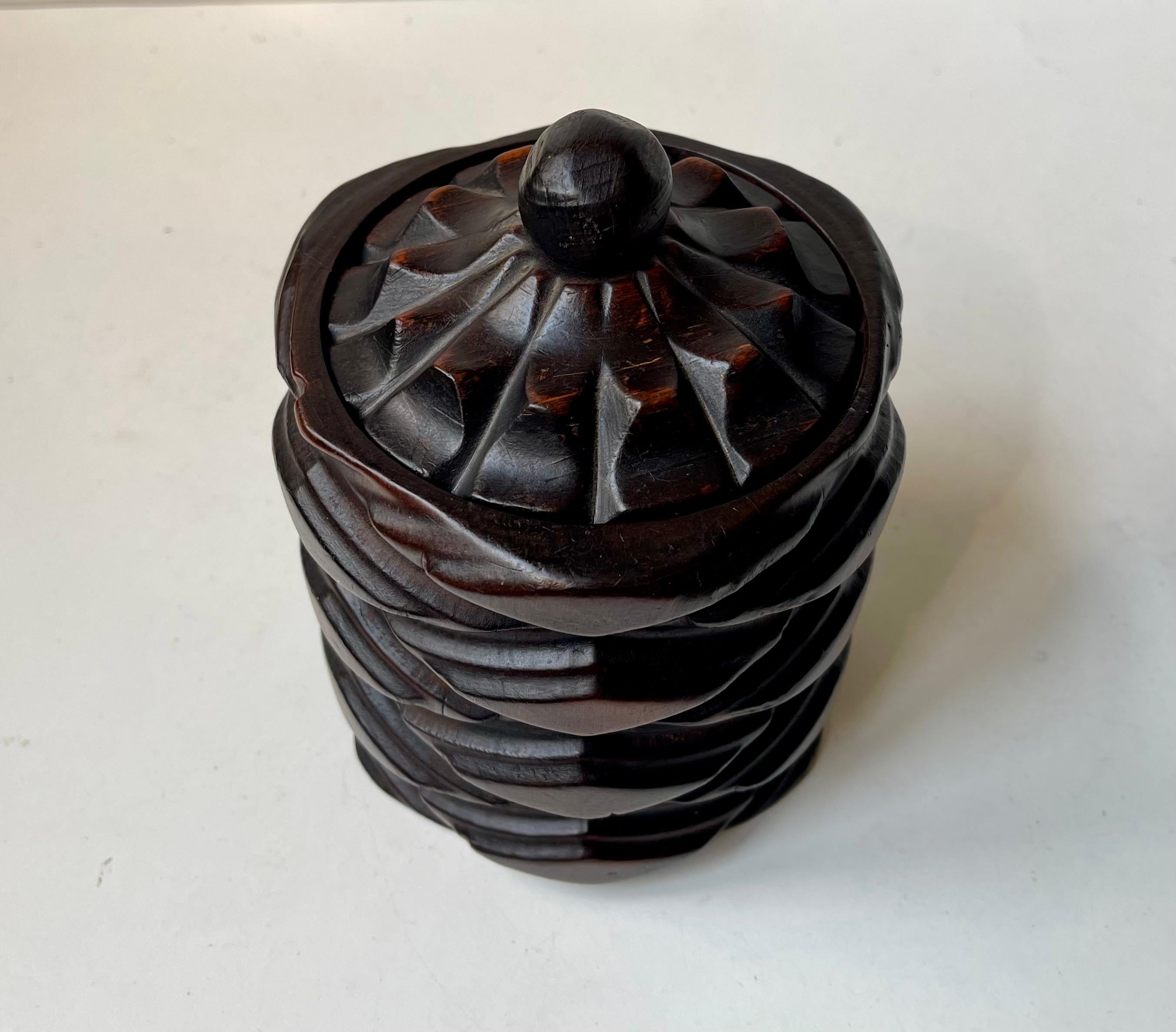 Mid-Century moderno Barattolo da tè o tabacco spagnolo d'epoca in legno ebanizzato in vendita