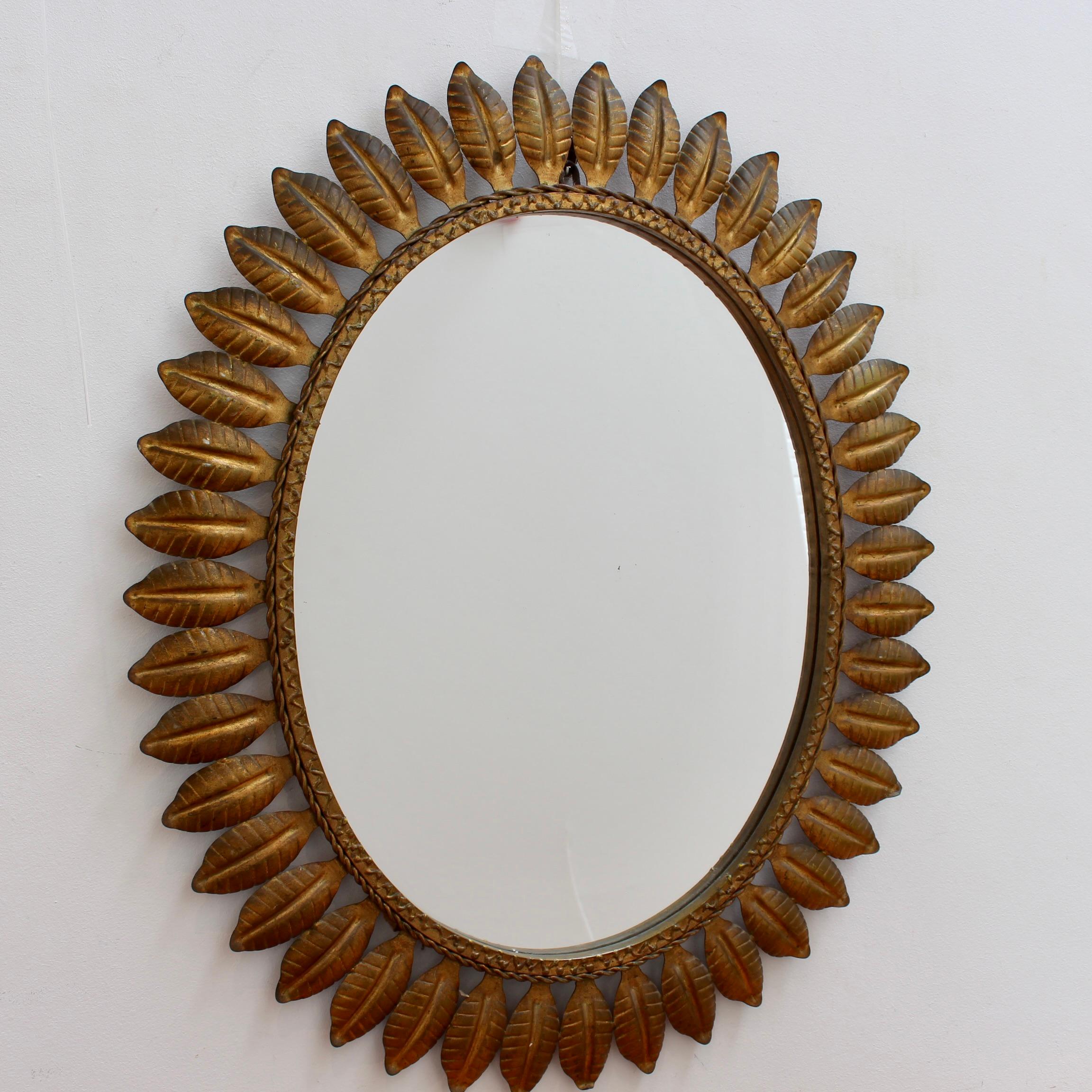 Vintage Spanish Tôle Sunburst Mirror with Copper Patina (circa 1960s) In Good Condition For Sale In London, GB