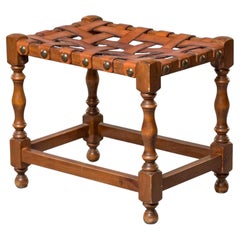 Vintage Spanisch Nussbaum Hocker mit gewebten Ledersitz und Messing Stud Detail