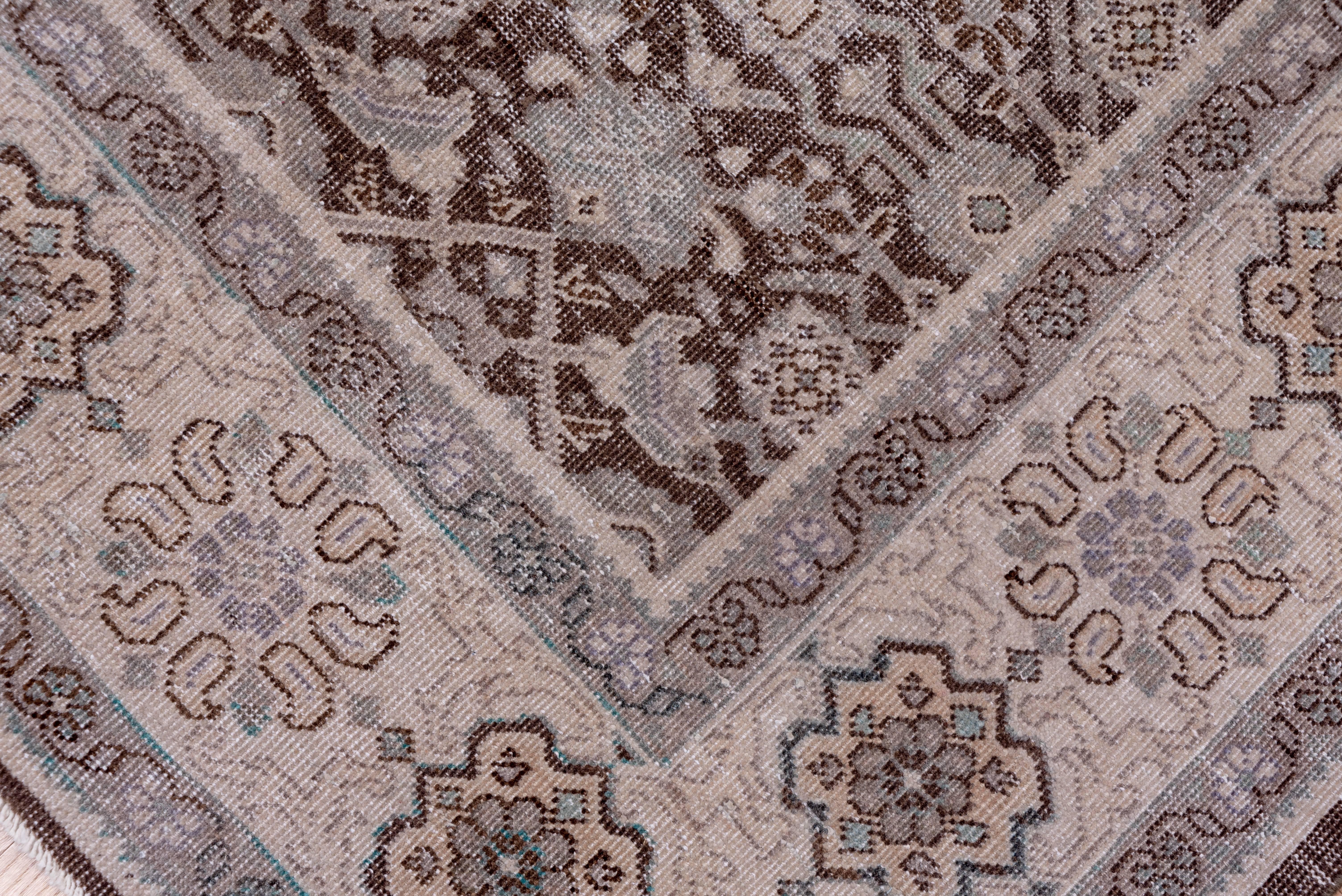 Neutral Tribal Persian Mahal Carpet 3