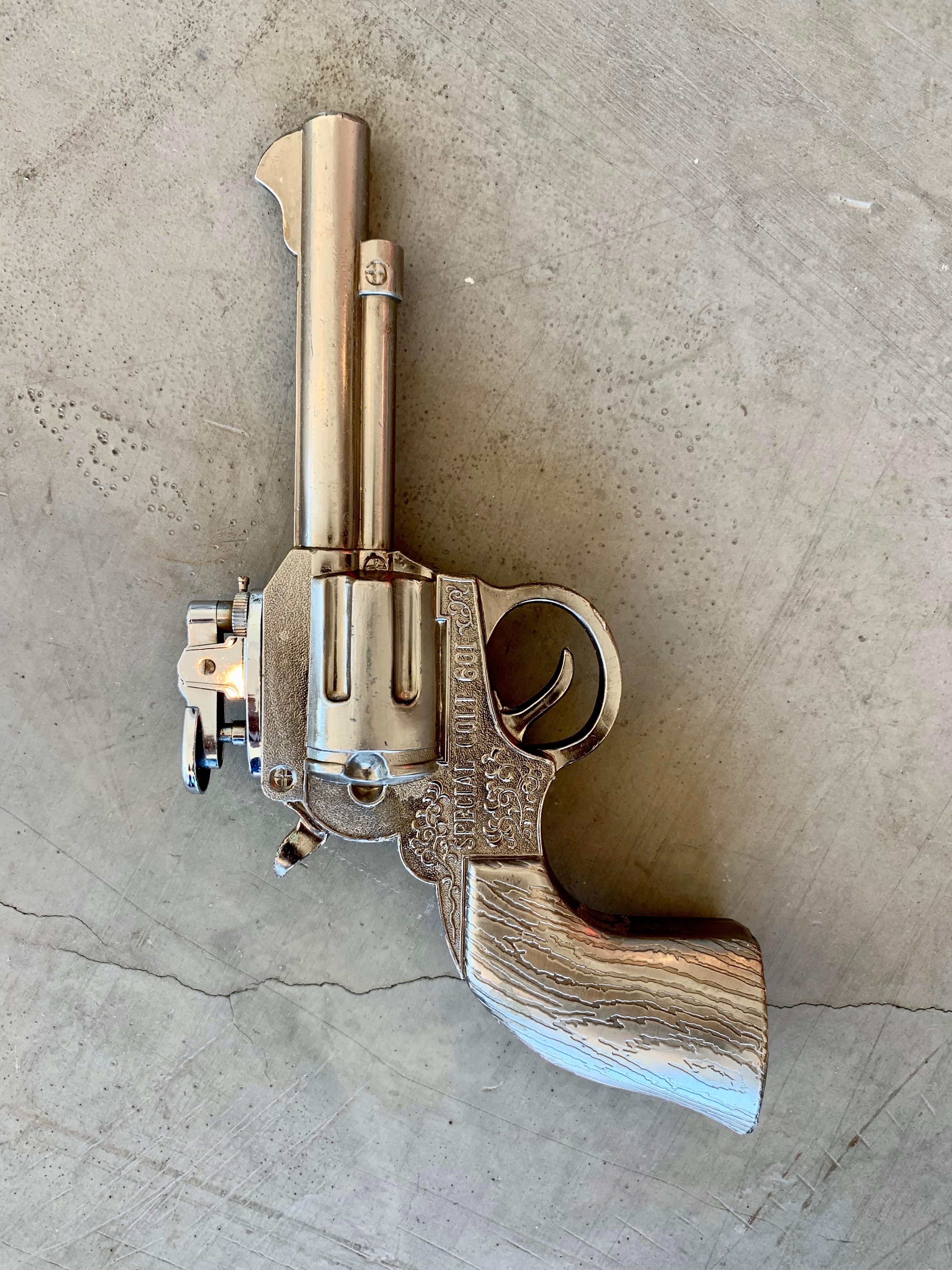 Cool vintage table lighter in the shape of a Colt, single action revolver handgun. Special 601 model gun. Made of metal. Made in Japan. Good working condition. Great object.

  