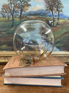 Vaso di vetro sferico d'epoca con motivo botanico dorato