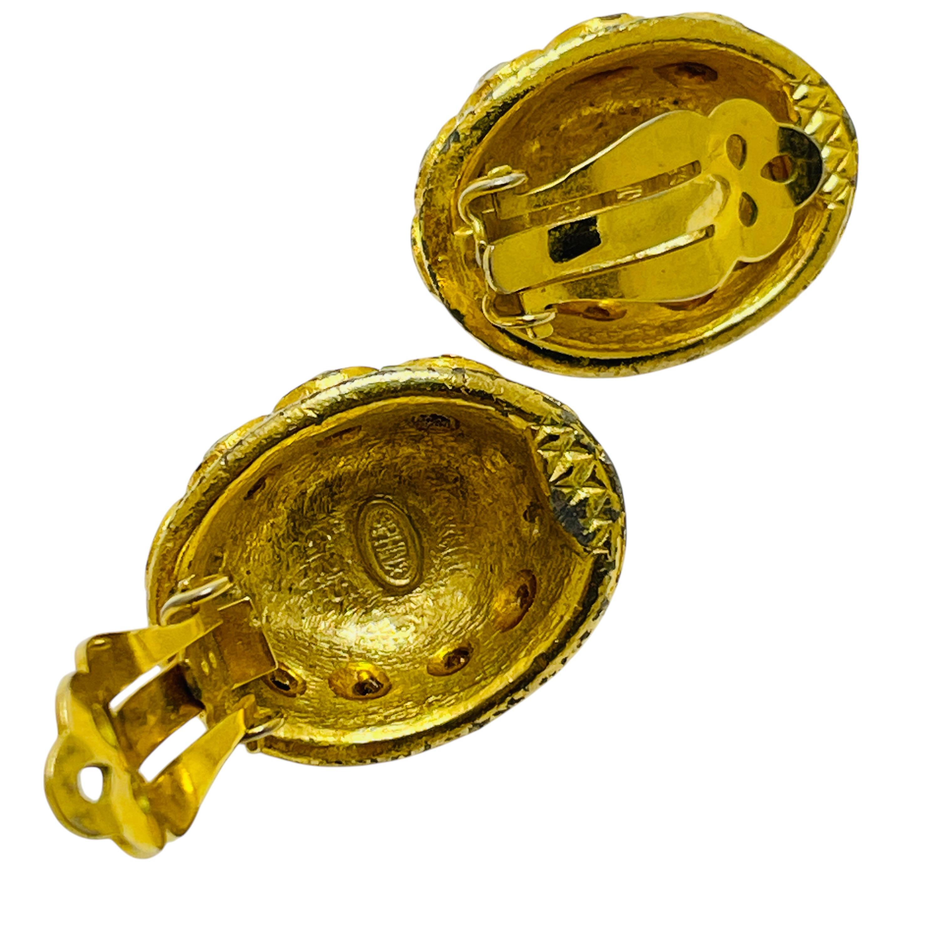 Vintage SPHINX signed gold tone massive glass designer runway clip on earrings In Good Condition For Sale In Palos Hills, IL