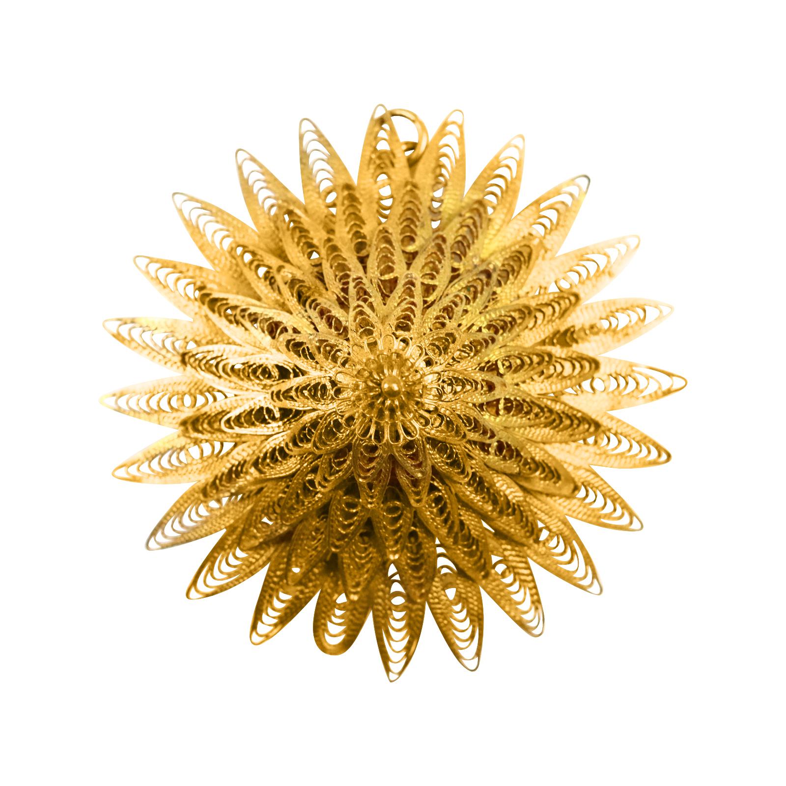 Vintage Spiky Gold Filigree Brooch, Choker or Pendant Circa 1940s In Good Condition For Sale In New York, NY