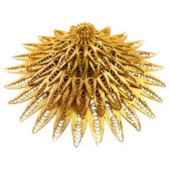 Spilla, girocollo o ciondolo d'epoca in filigrana d'oro a forma di punta, circa anni '40
