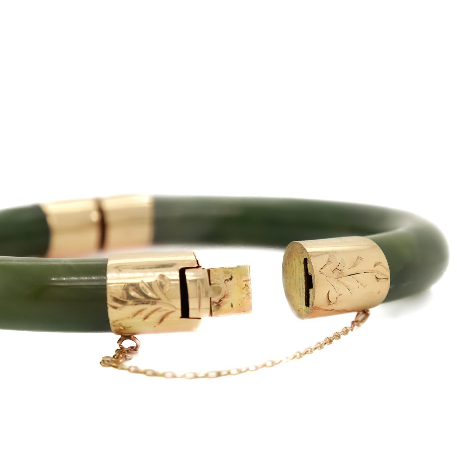 Chinesischer Vintage-Armreif oder Armband mit Scharnier aus Spinat, Jade und 14 Karat Gold 7