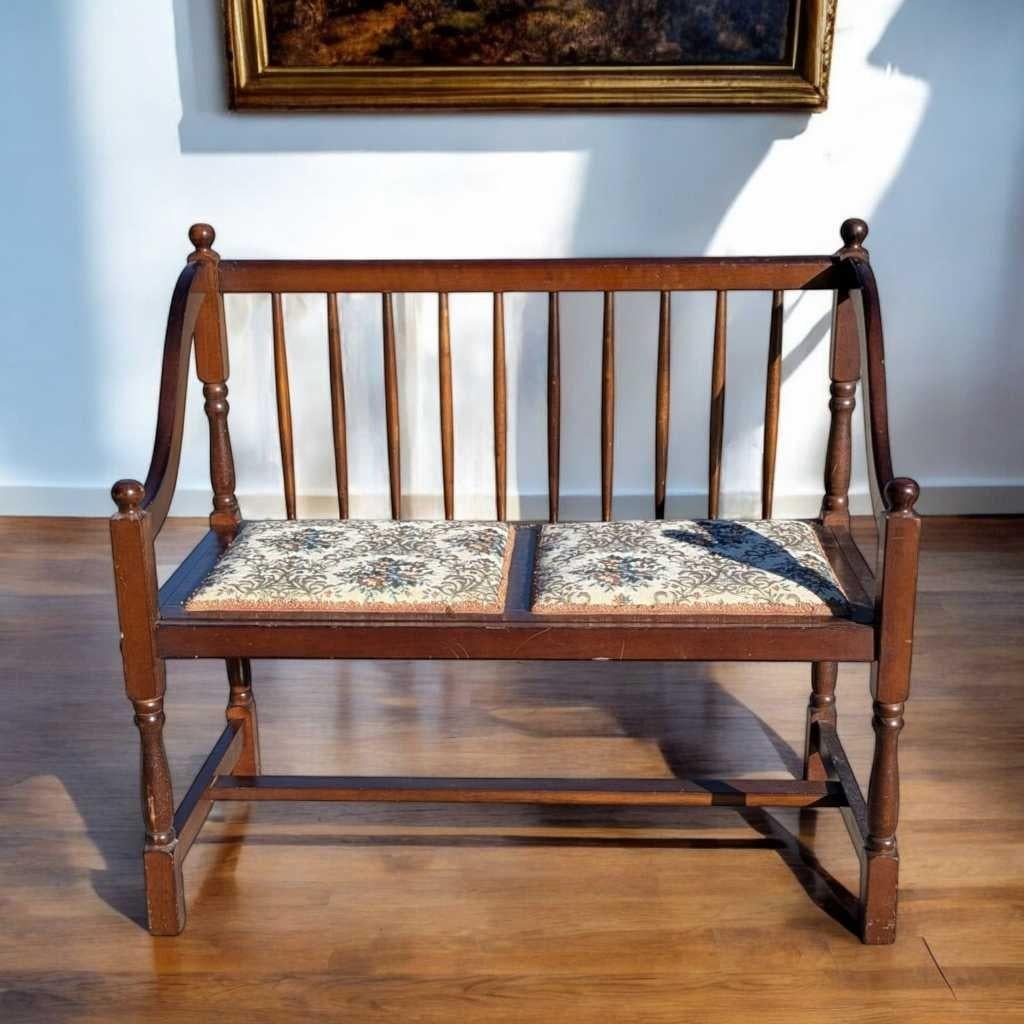 American Colonial Vintage Spindle Back Settee, Floral Upholstered Bench, c. 1970s USA For Sale