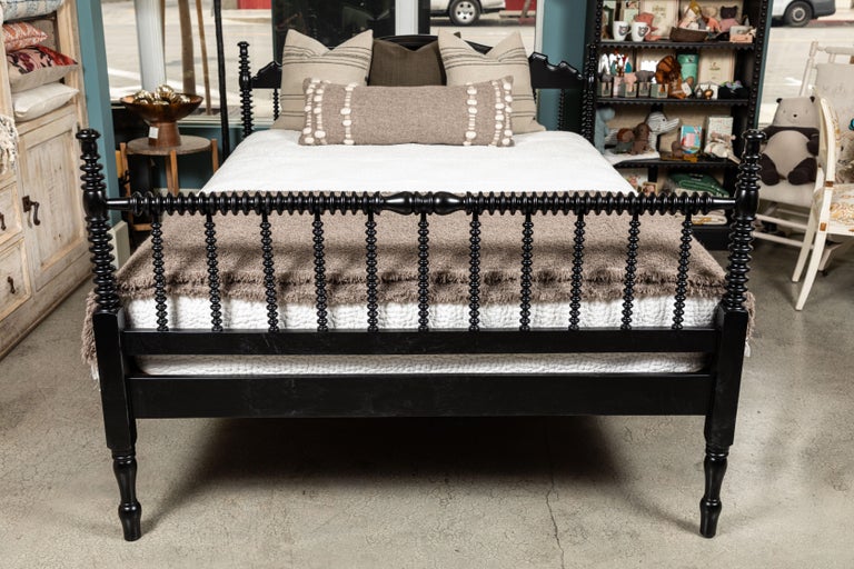 Vintage Style Spindle Queen Bed With, Queen Spindle Bed