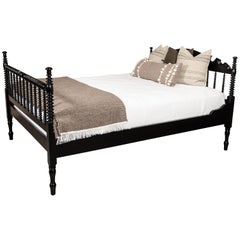 Vintage Style Spindle Queen Bed with Footboard