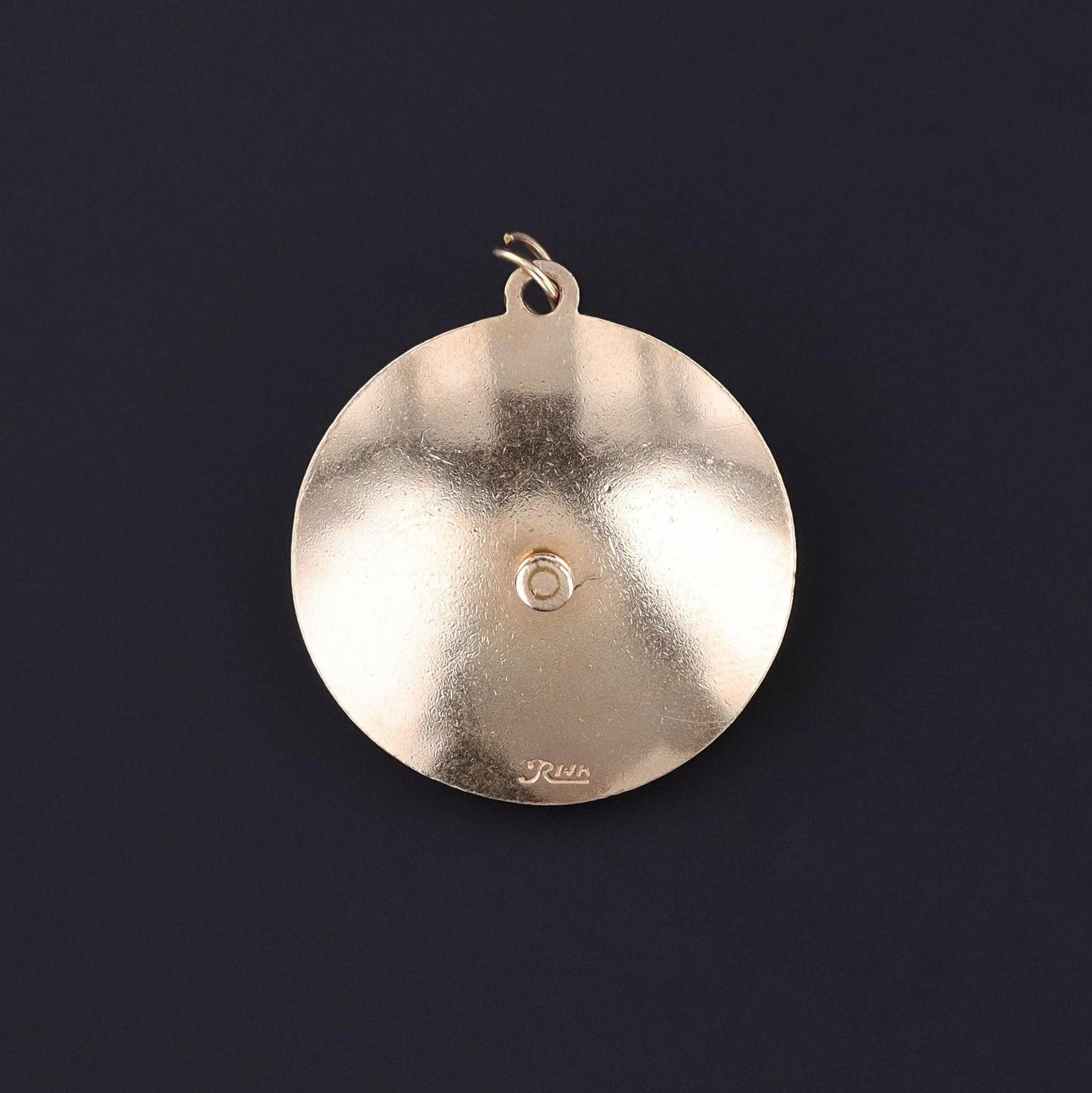 Rétro Pendentif en or 14k avec roulette vintage en vente