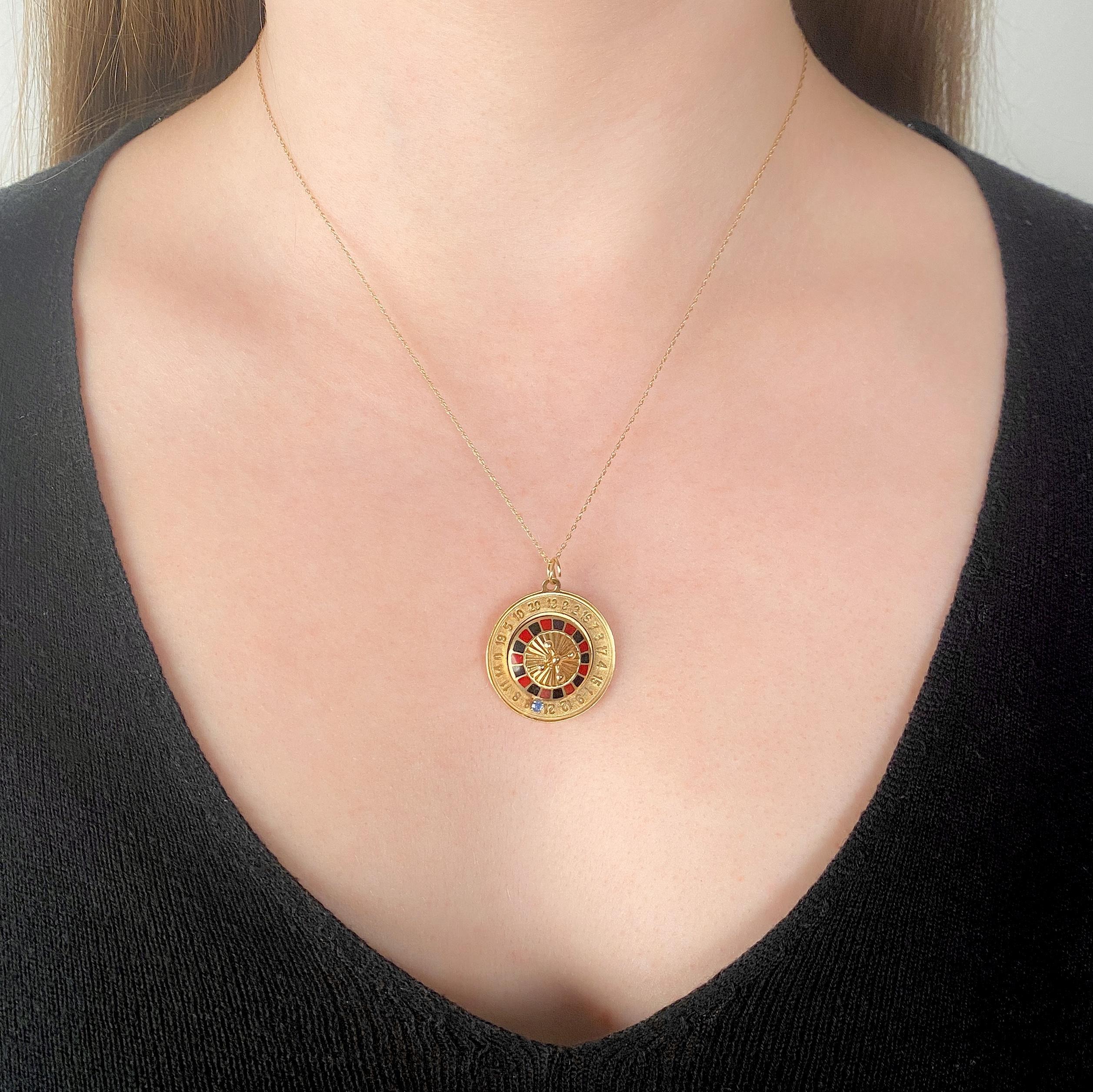 Pendentif en or 14k avec roulette vintage Bon état - En vente à Lewisburg, PA