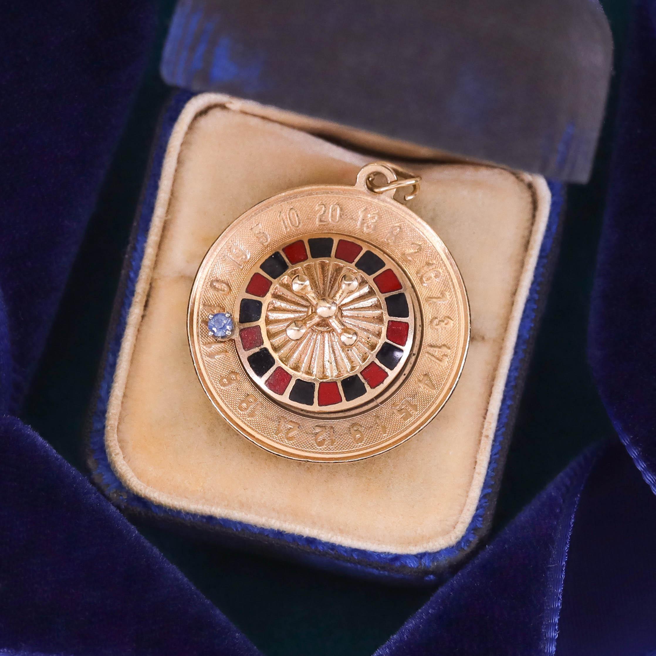 Pendentif en or 14k avec roulette vintage Pour femmes en vente