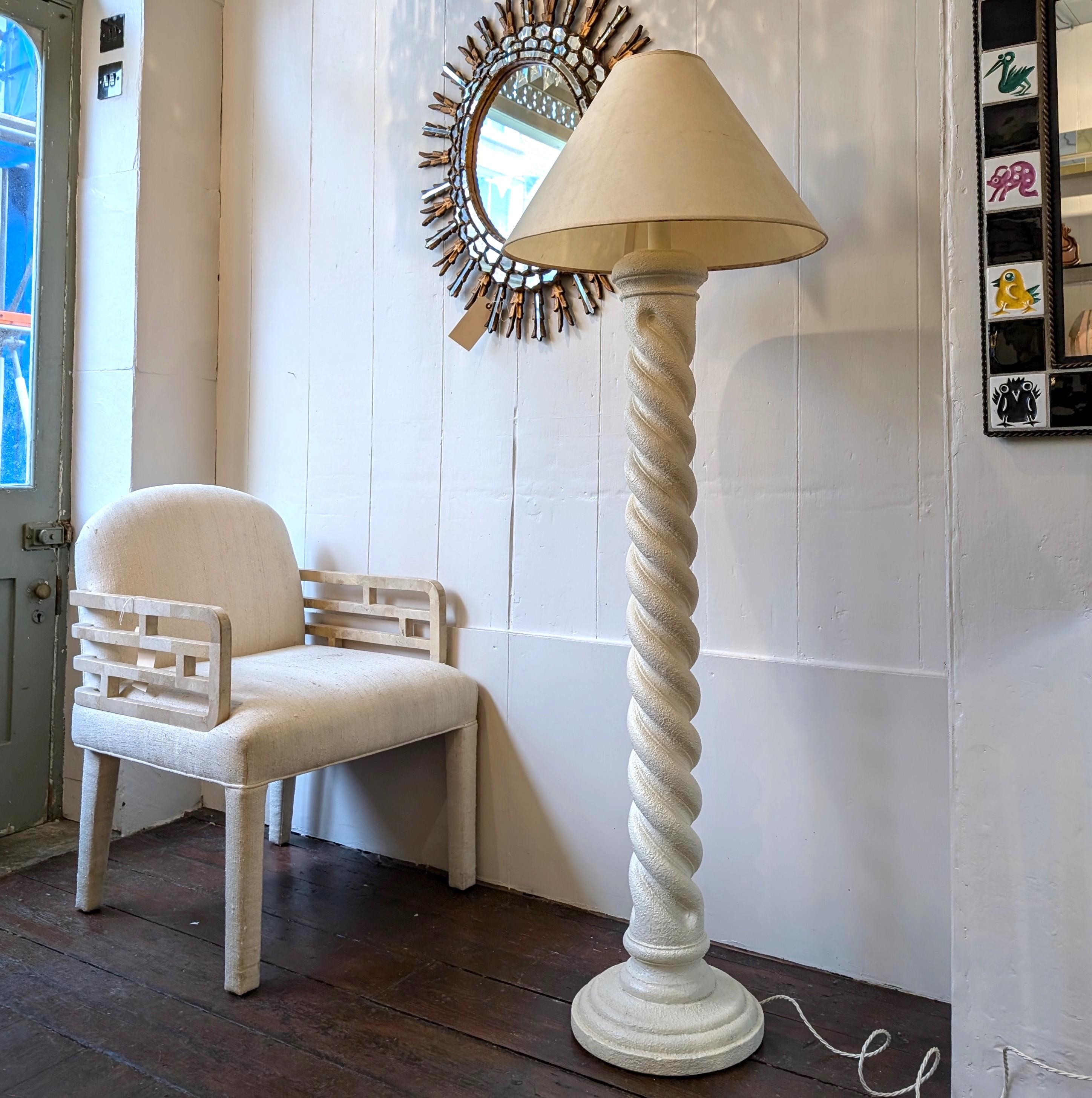 20ième siècle Lampadaire vintage en plâtre texturé style Michael Taylor, États-Unis, années 1980 en vente