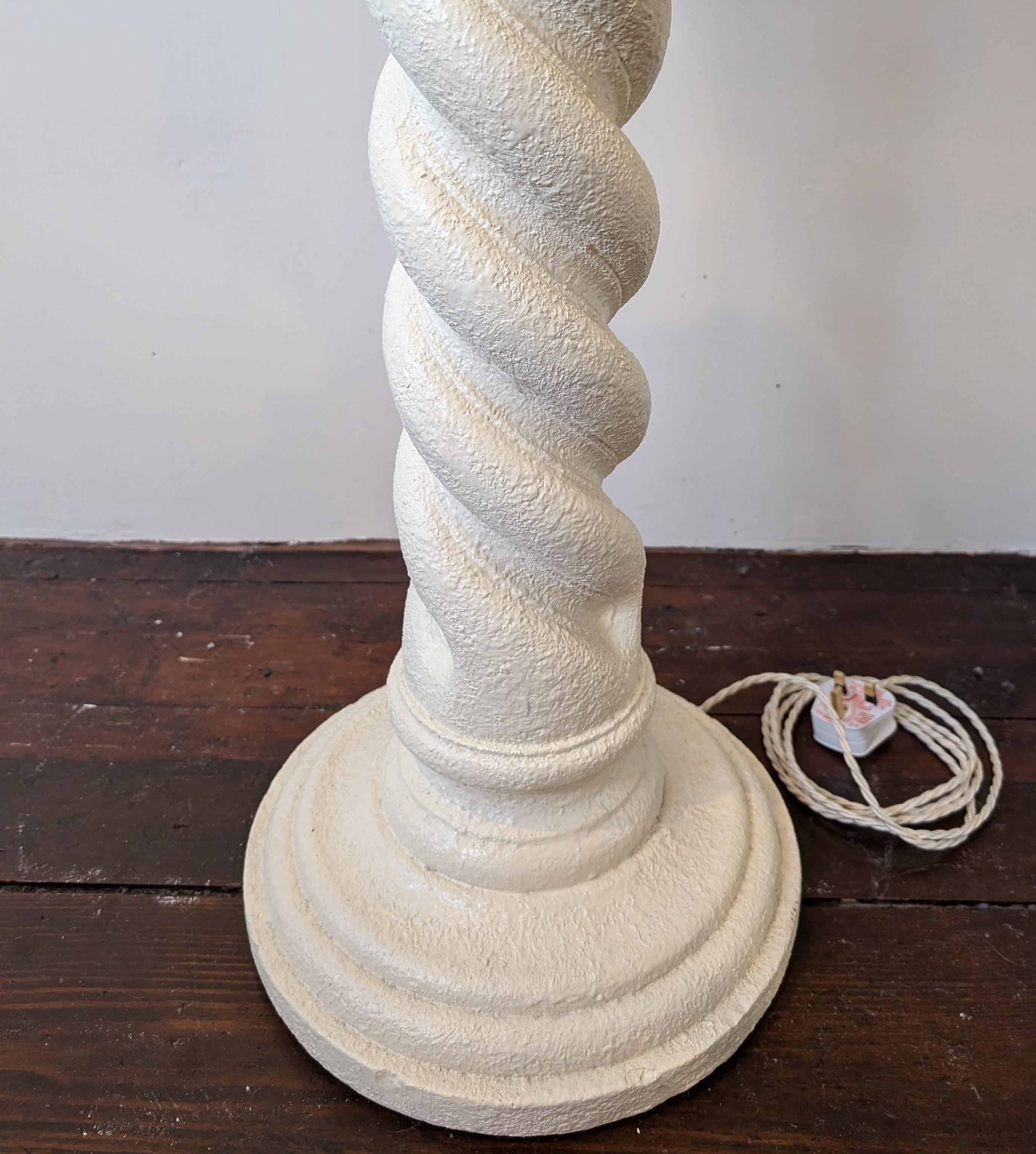 Plâtre Lampadaire vintage en plâtre texturé style Michael Taylor, États-Unis, années 1980 en vente
