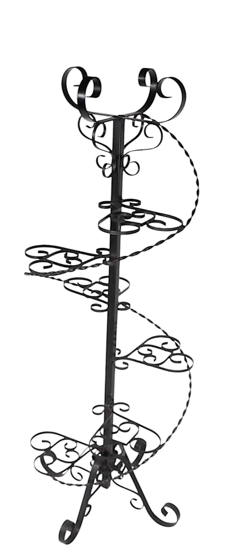 Vintage Spiral Wrought Iron Plant Stand In Good Condition For Sale In New York, NY